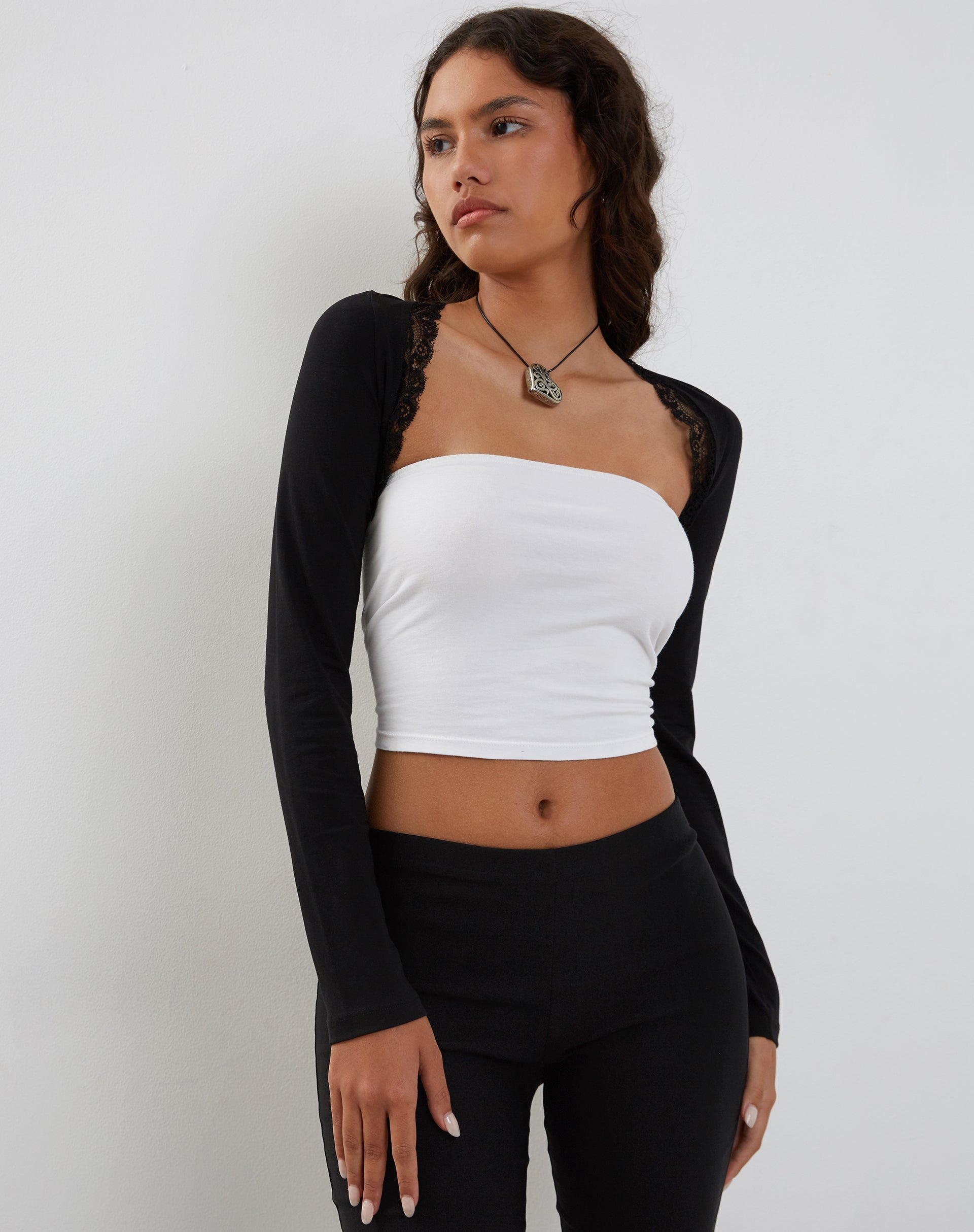 Immagine di Avya Coprispalle con bordo in pizzo in lycra nero