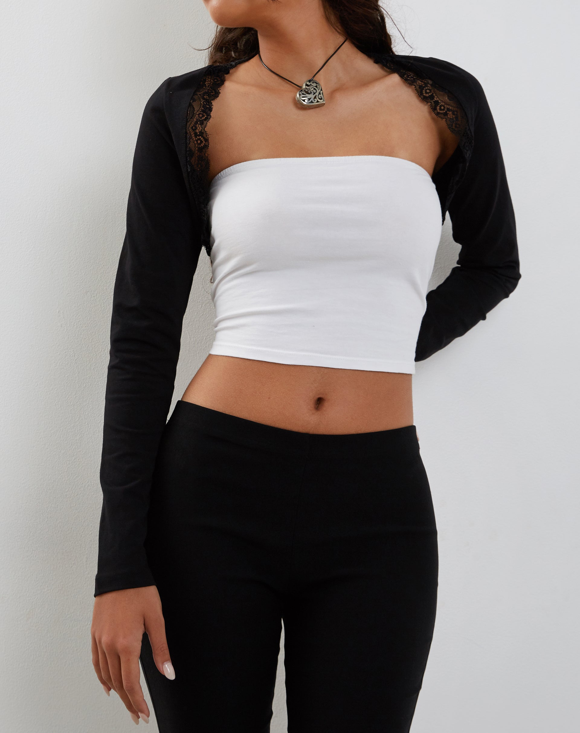 Immagine di Avya Coprispalle con bordo in pizzo in lycra nero