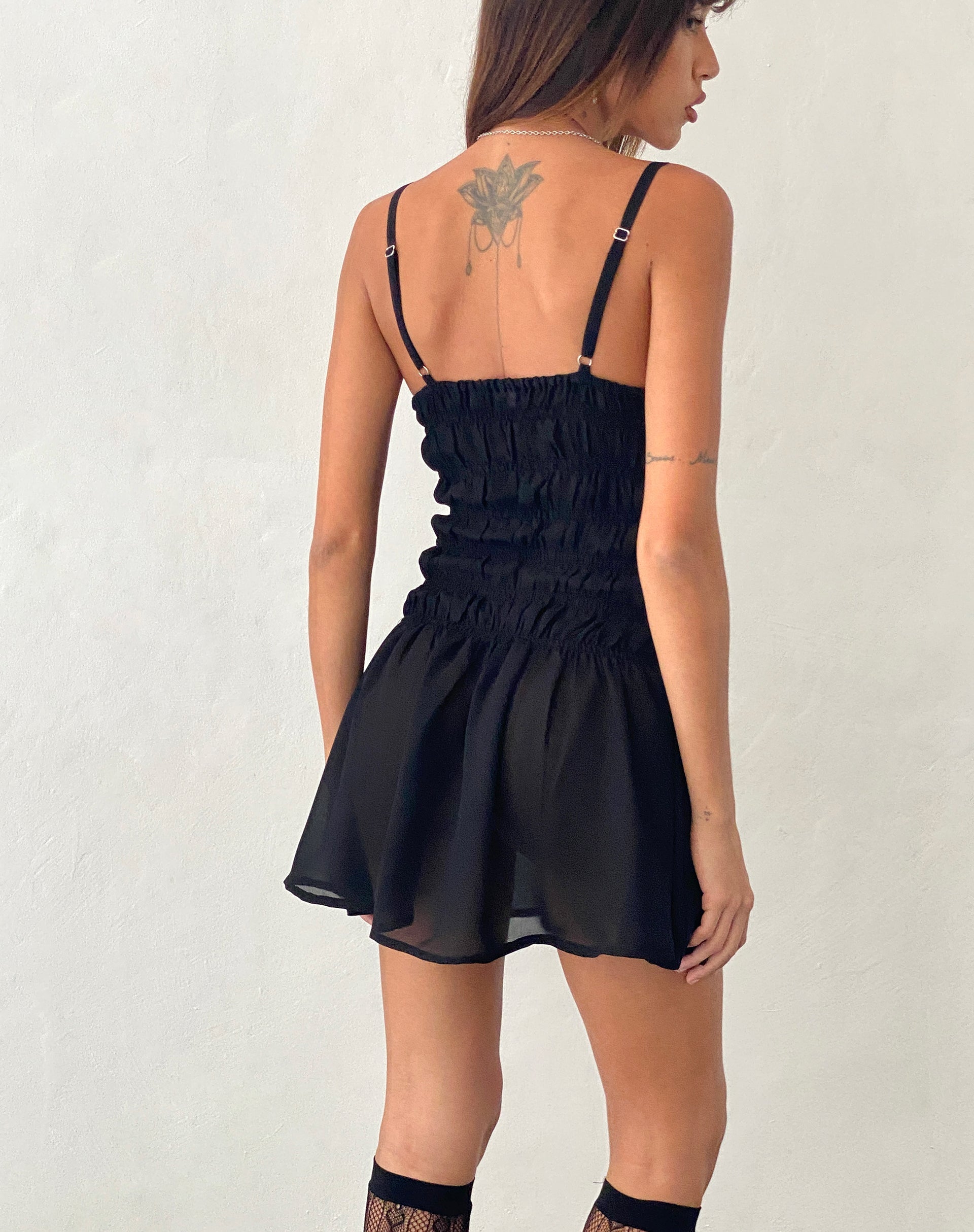 Immagine di Axely - Mini abito in chiffon nero con bordi a scacchiera