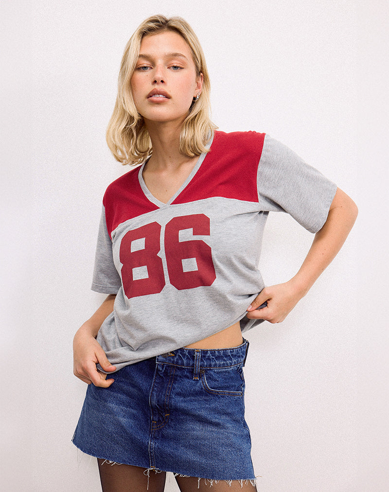 Top oversize Balap in marna grigia e rosso Adrenalina con stampa '86'.