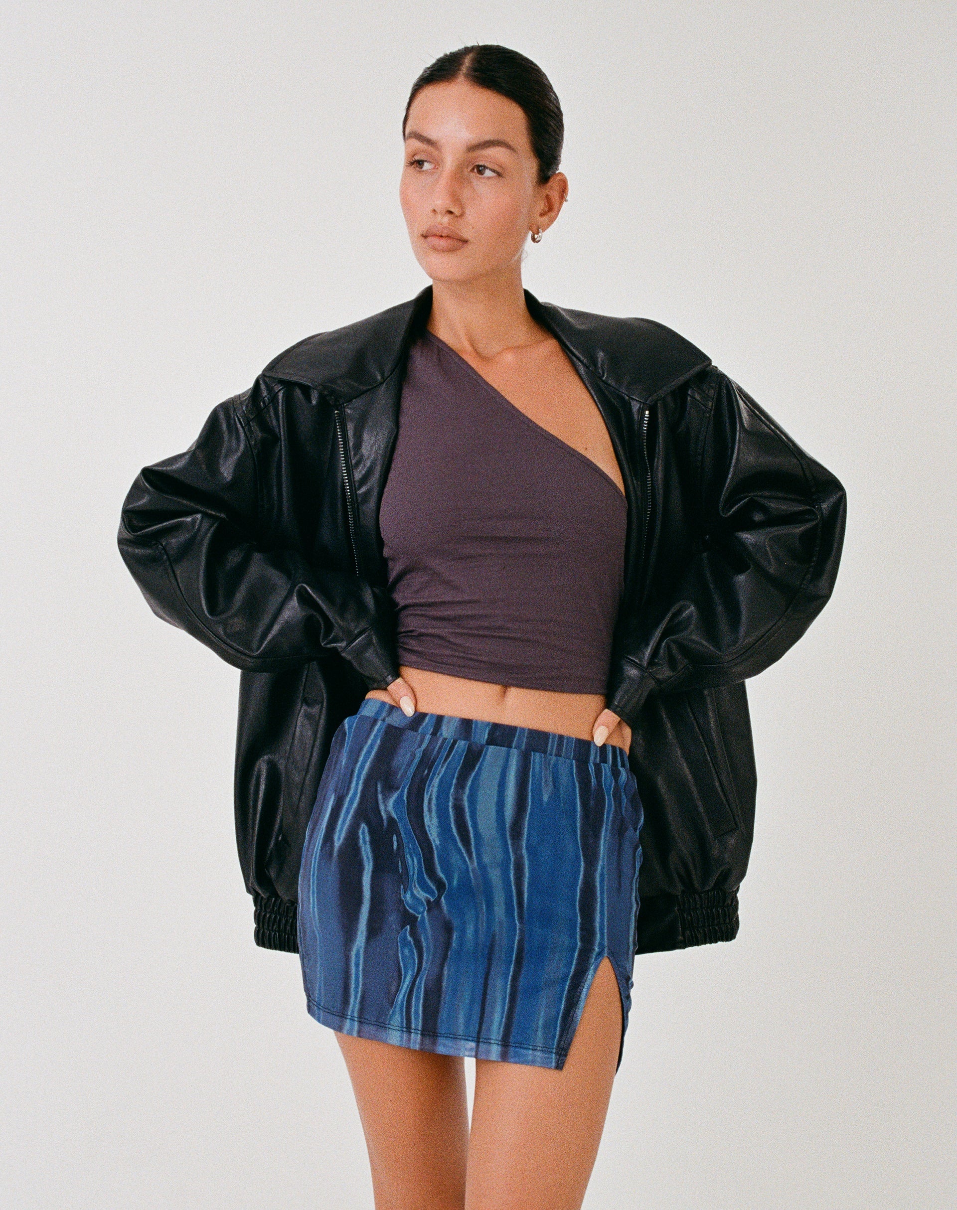 immagine di MOTEL X JACQUIE Pelma Mini Skirt in Colour Bleed Blue