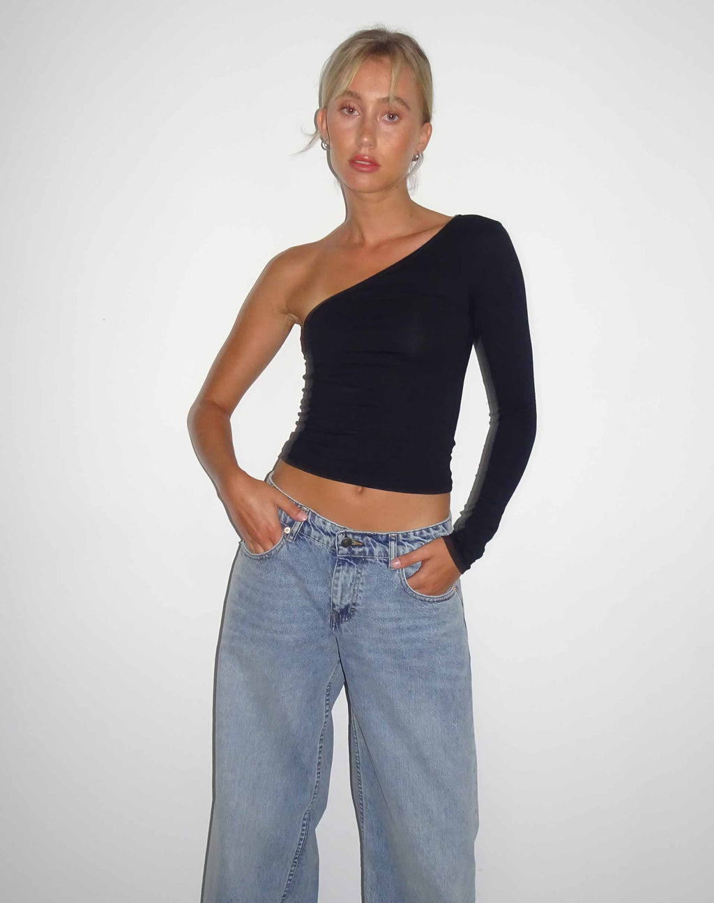 Top monospalla Bayge in nero