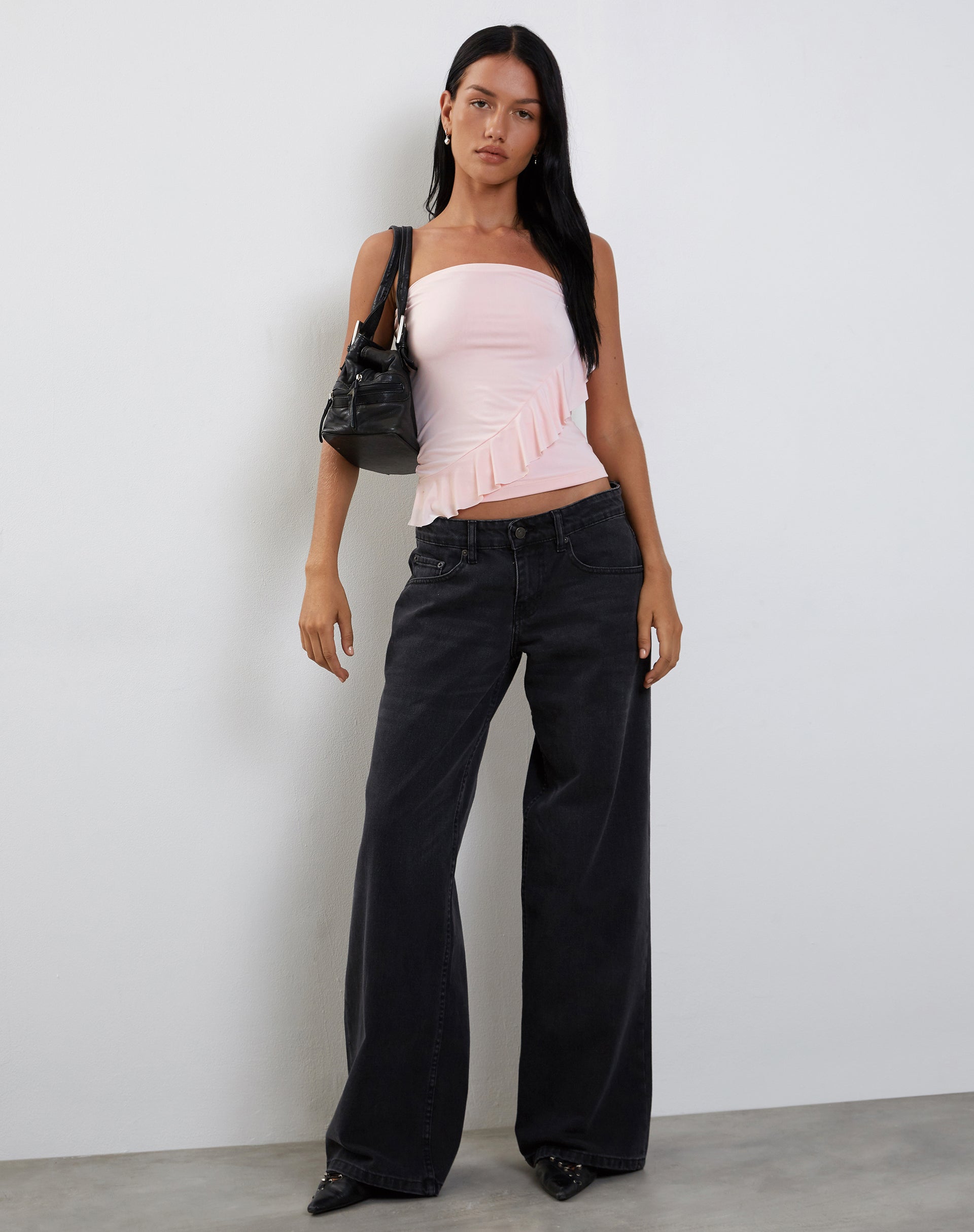 Immagine del top a fascia con volant di Baylin in rosa baby