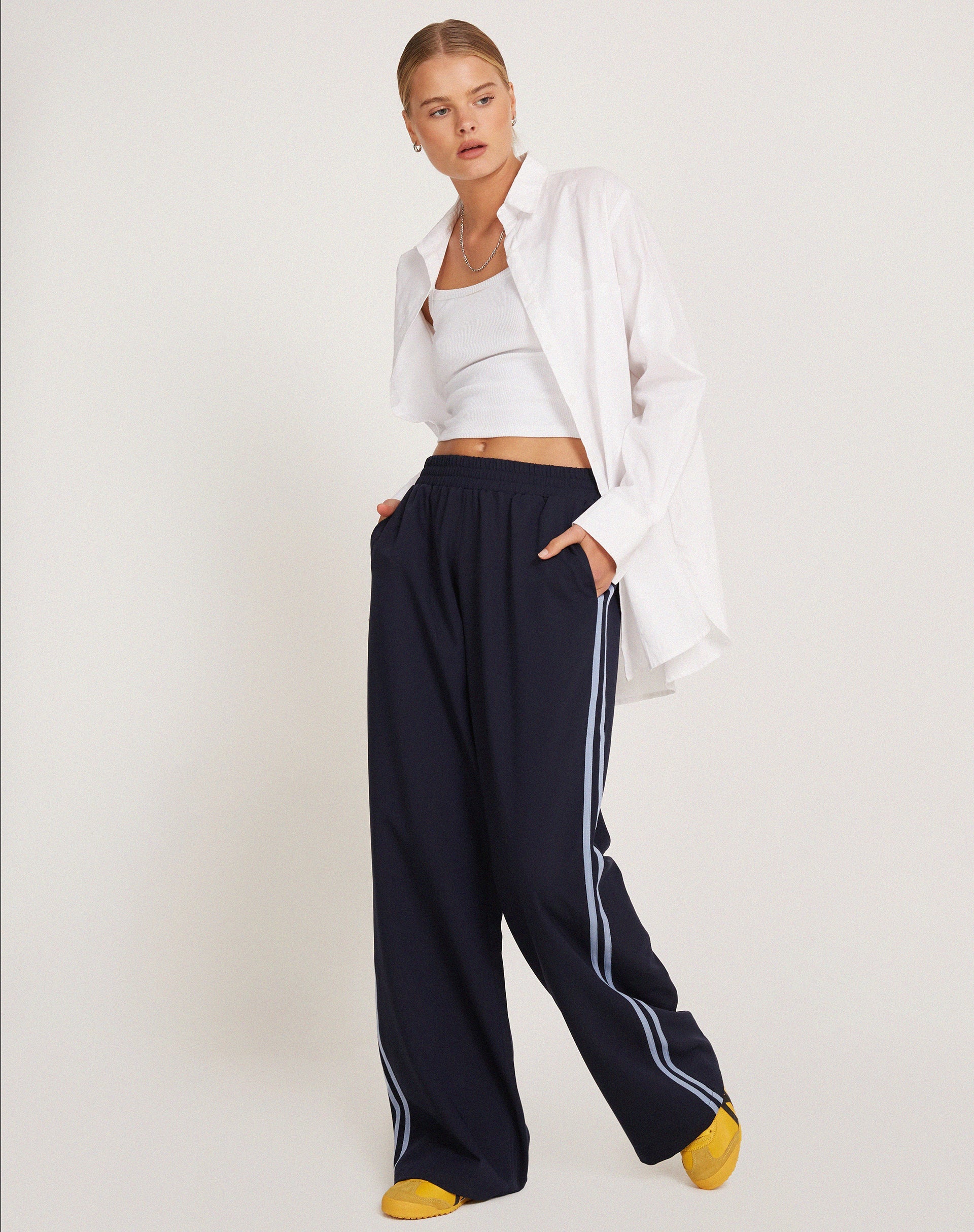Immagine di Bennett, pantalone sartoriale in blu con riga laterale