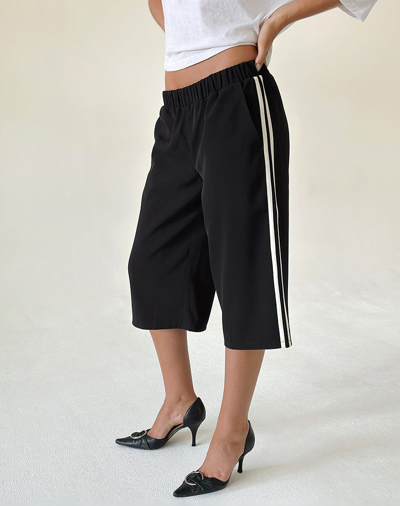 Immagine di Benno Pantaloncini a 3/4 in nero con striscia laterale bianca