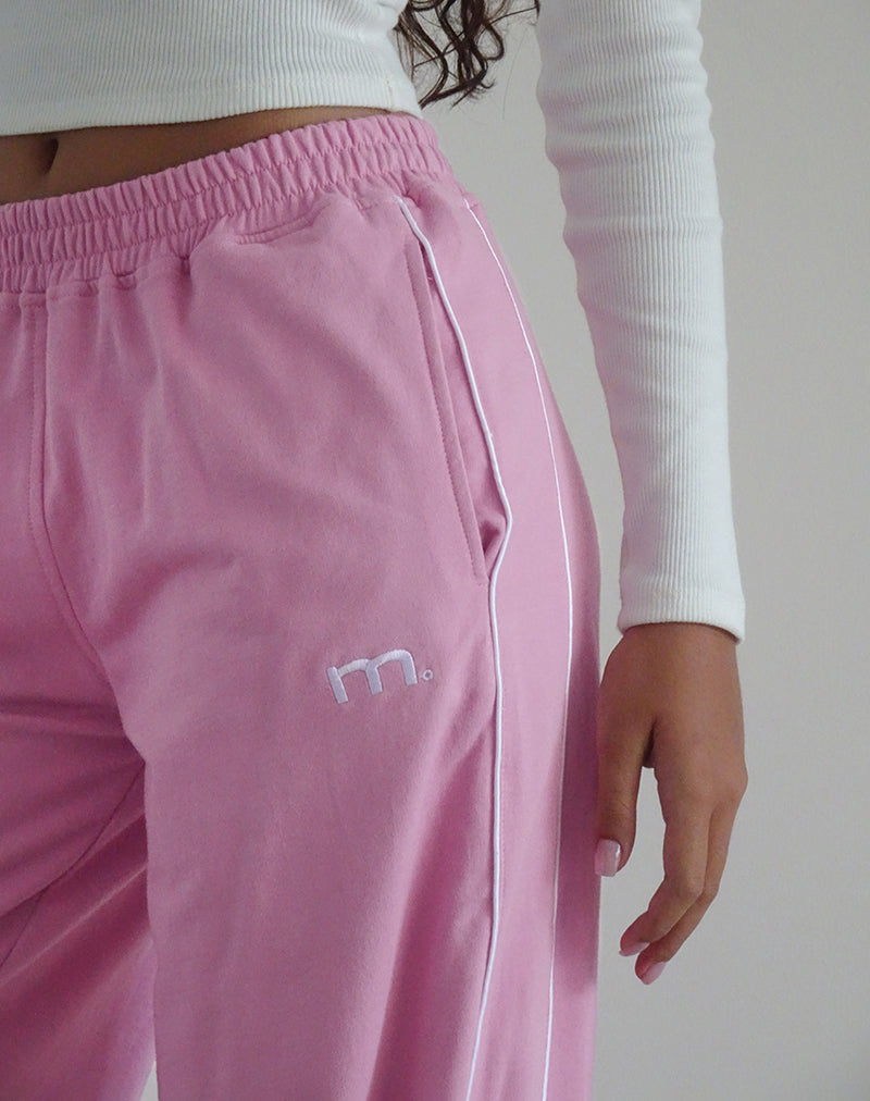 Immagine di Benton Jogger in rosa fenicottero con bordatura bianca e ricamo a M