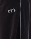 Nero con bordature grigio scuro e ricamo "M