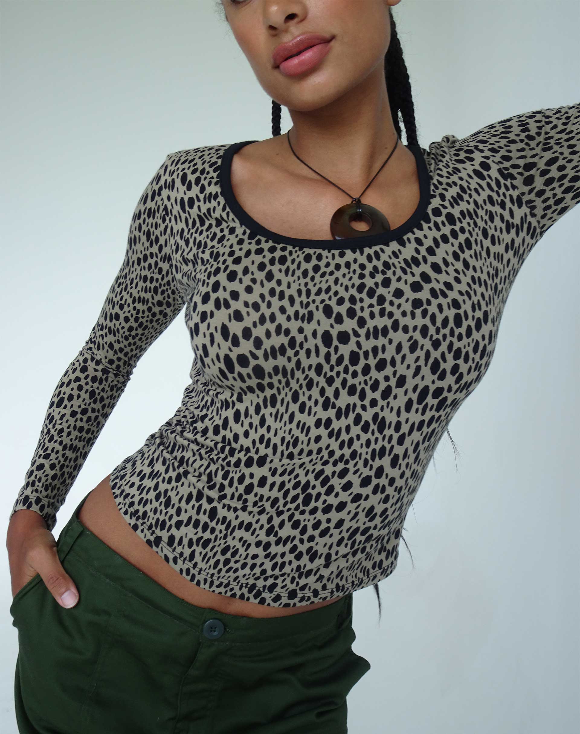 Immagine di Beshi Top a maniche lunghe in mini ghepardo nero Binding