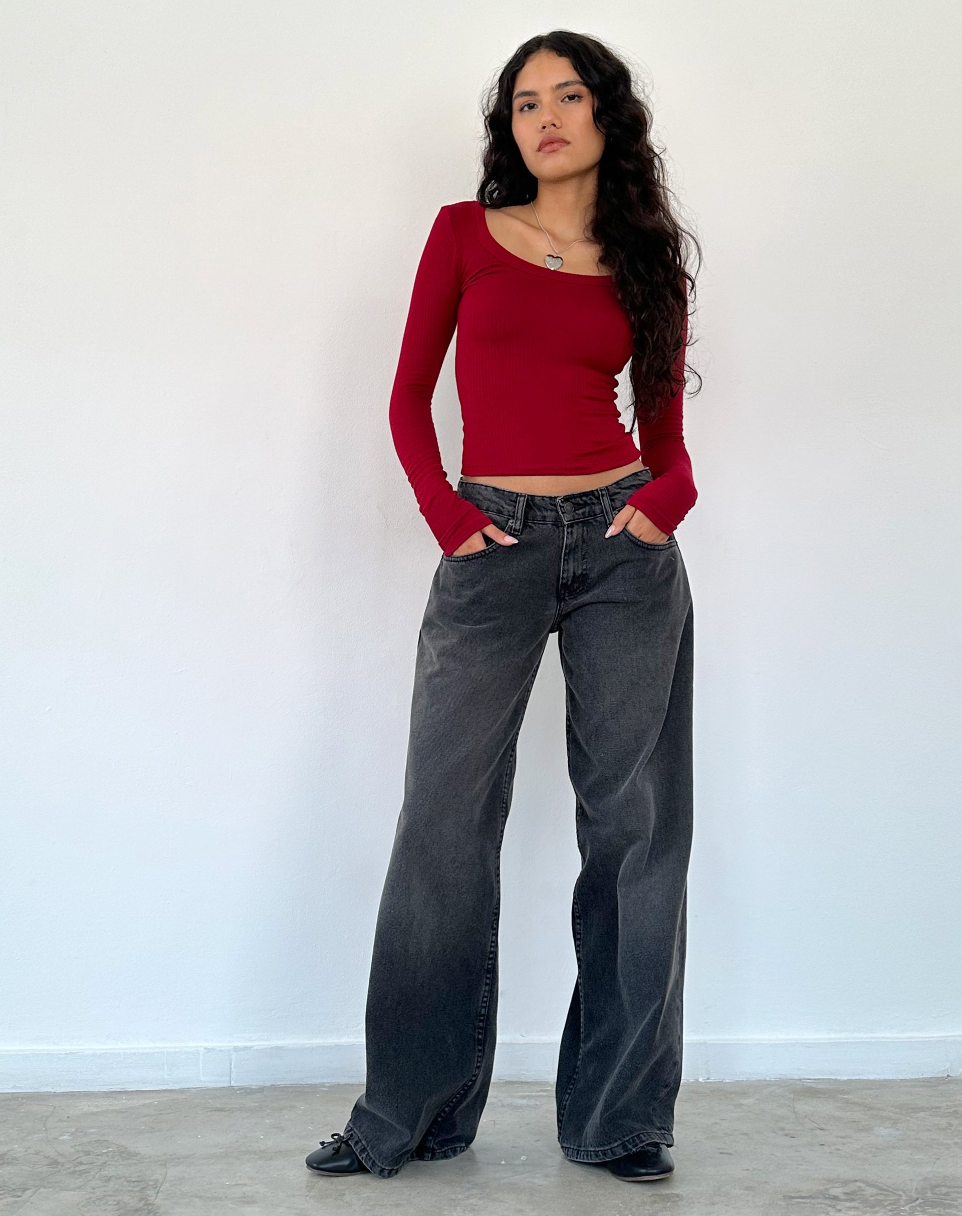 Immagine di Binlo Extra Long Sleeve Top in Adrenaline Red Rib