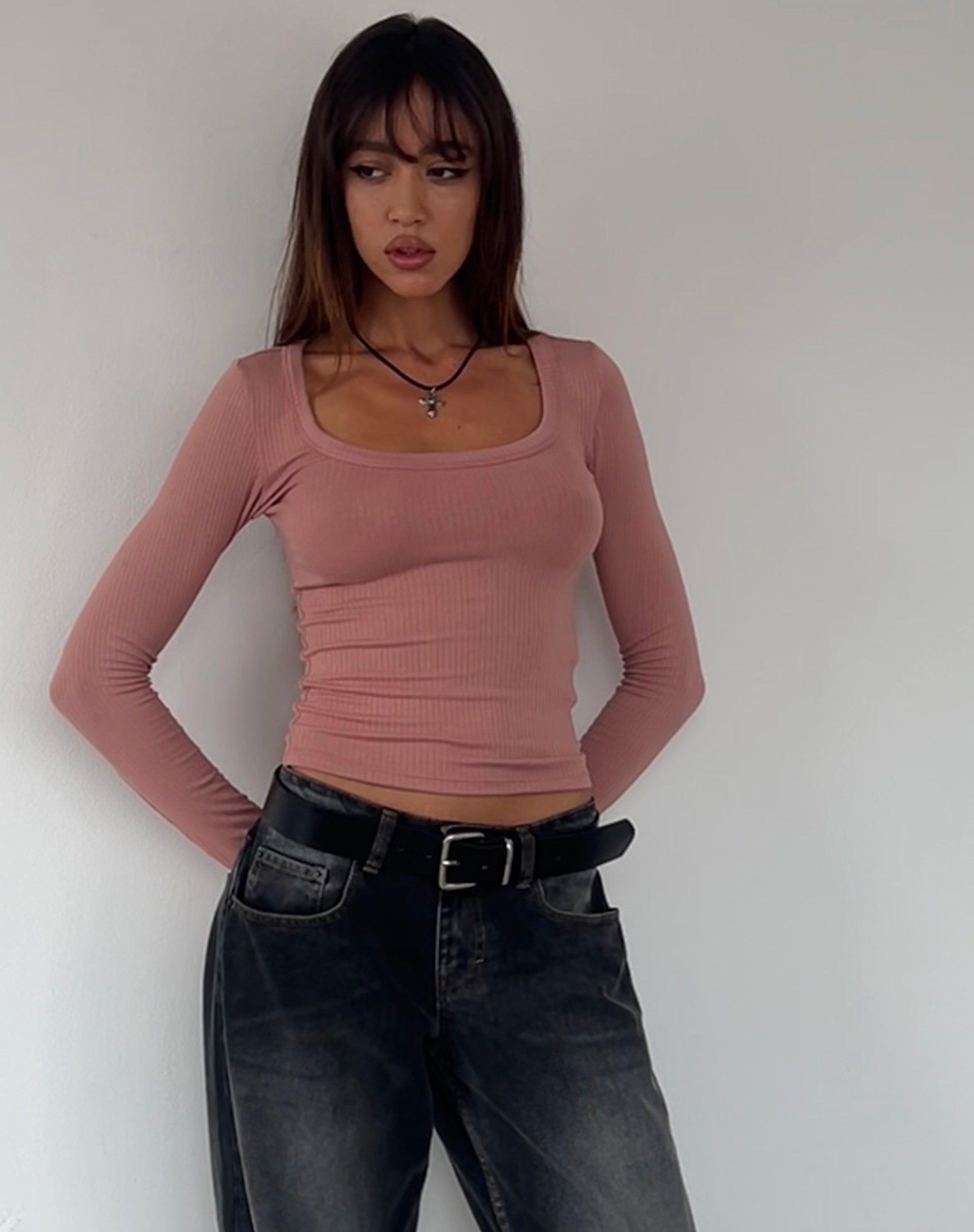 Immagine di Binlo Extra Long Sleeve Top in Dusty Pink Rib