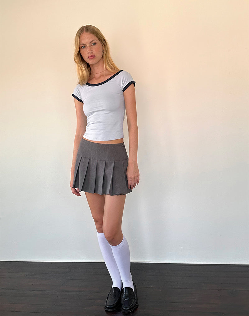 Top Bitha in blu polvere con rilegatura in blu navy