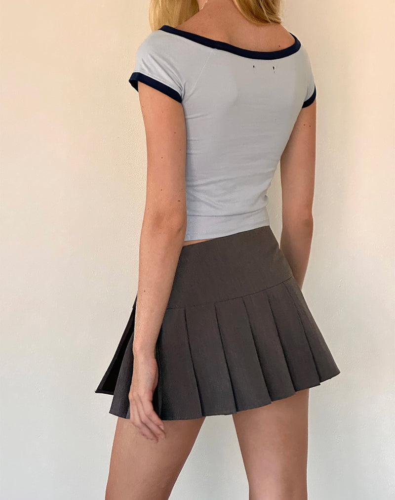 Immagine di Bitha Top in blu polvere con rilegatura in blu navy