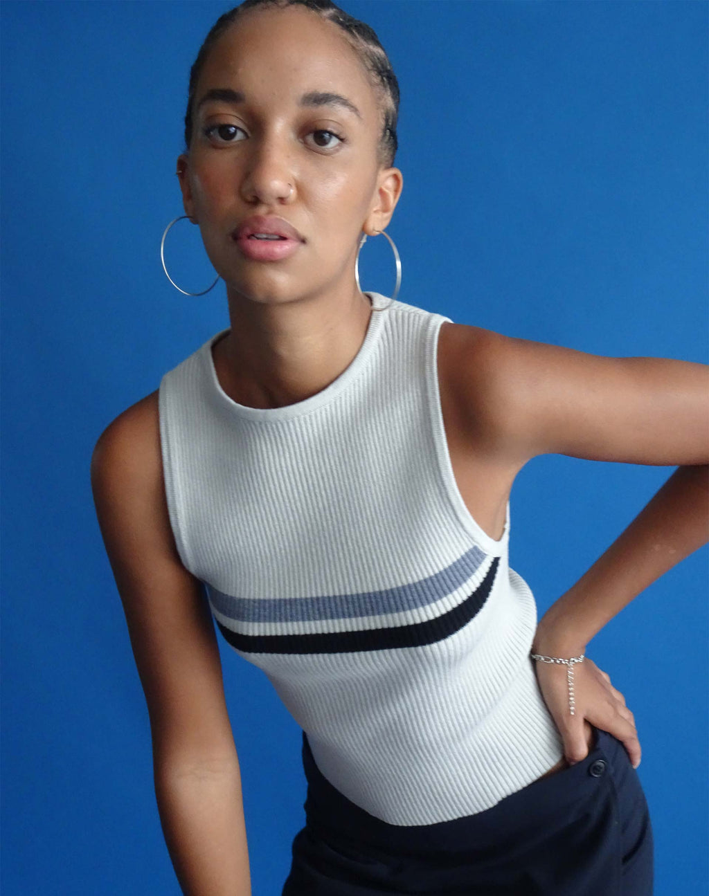 Gilet Bonisa in bianco a righe grigie e nere
