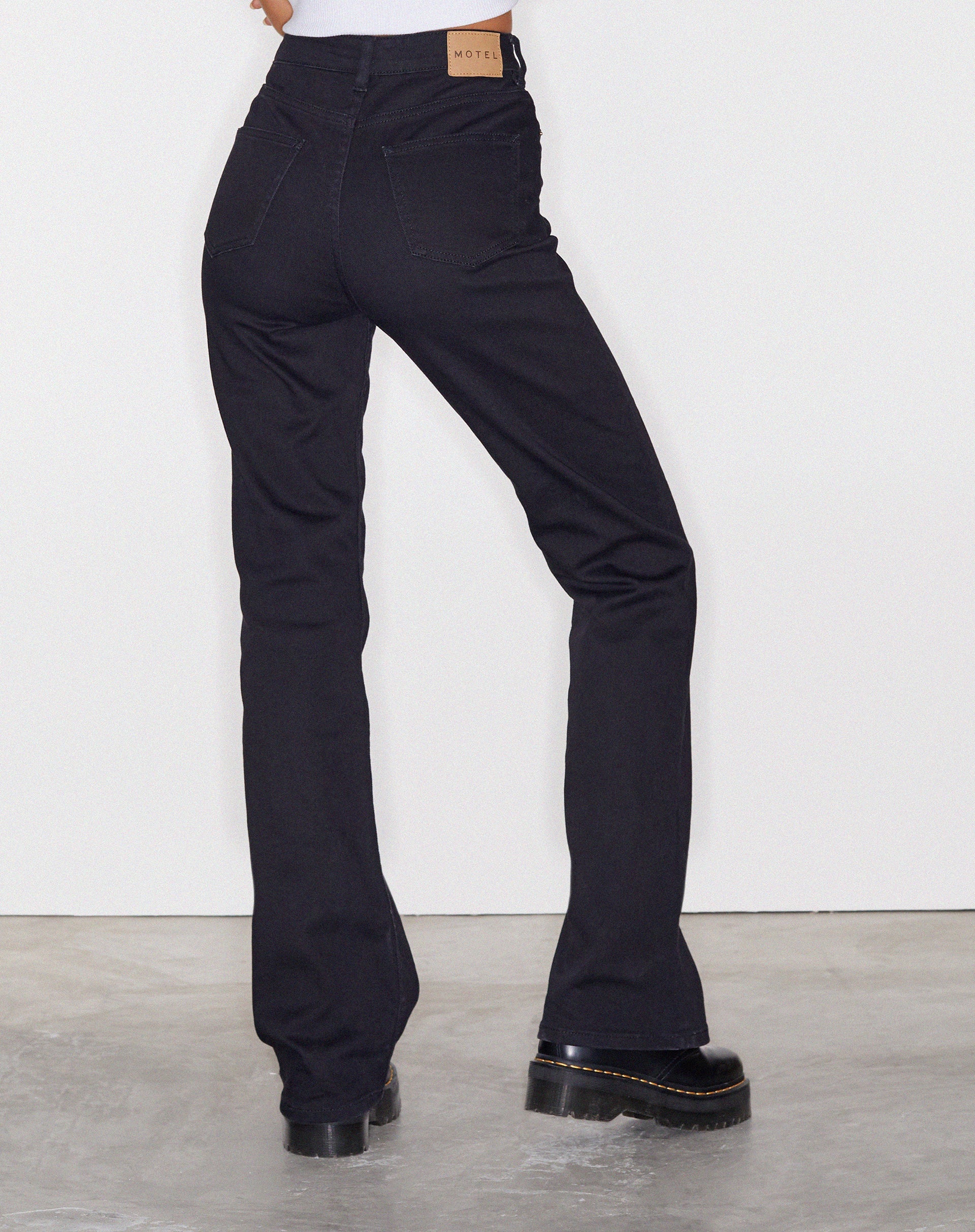 immagine dei jeans Bootleg in nero