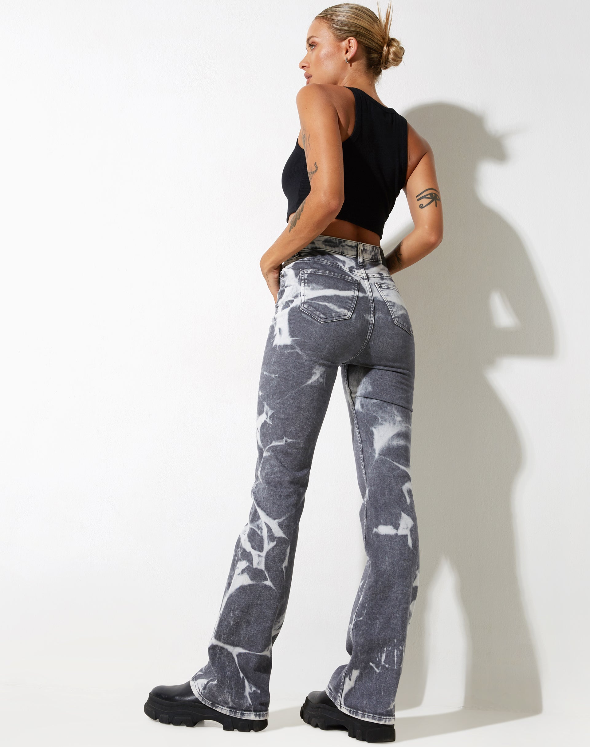 immagine dei jeans Bootleg in Laser Smoke Grey