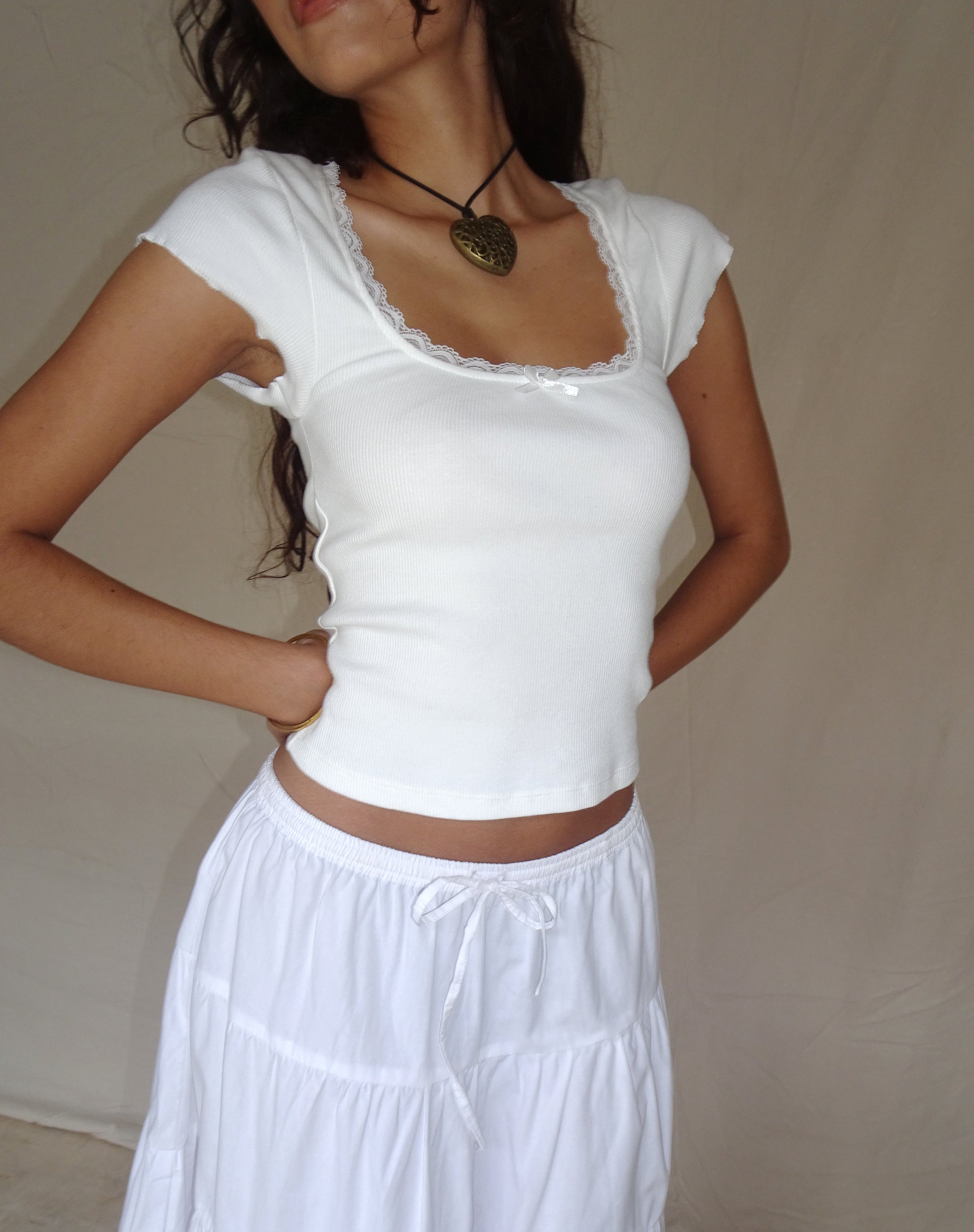 Immagine di Bovillo Lace Trim Tee a costine in bianco sporco