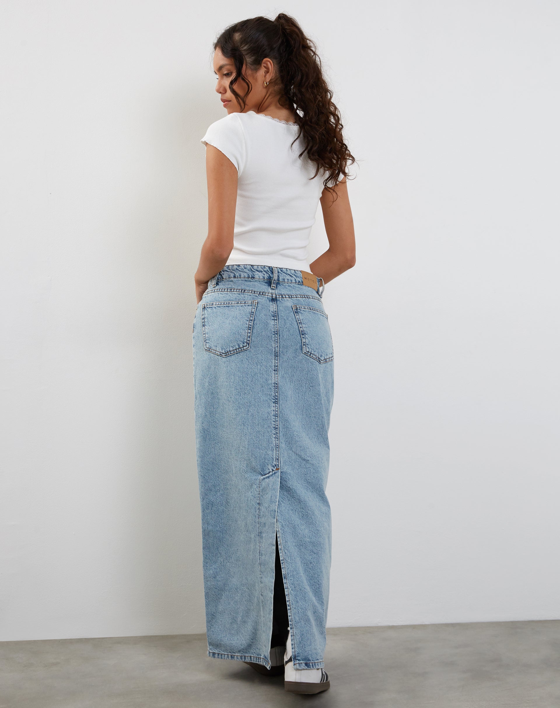 immagine di Maxi gonna a vita bassa in denim Bleach
