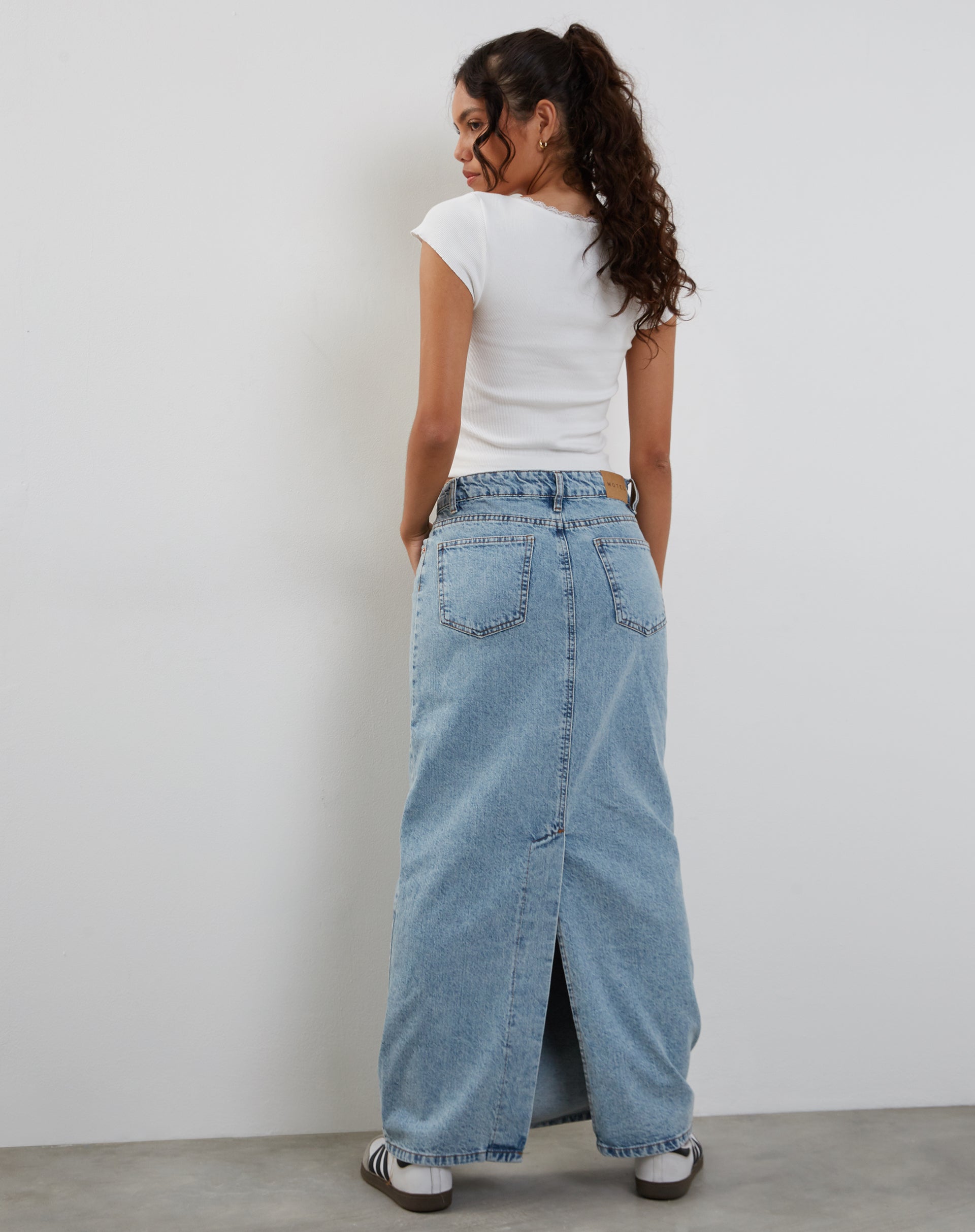 immagine di Maxi gonna a vita bassa in denim Bleach