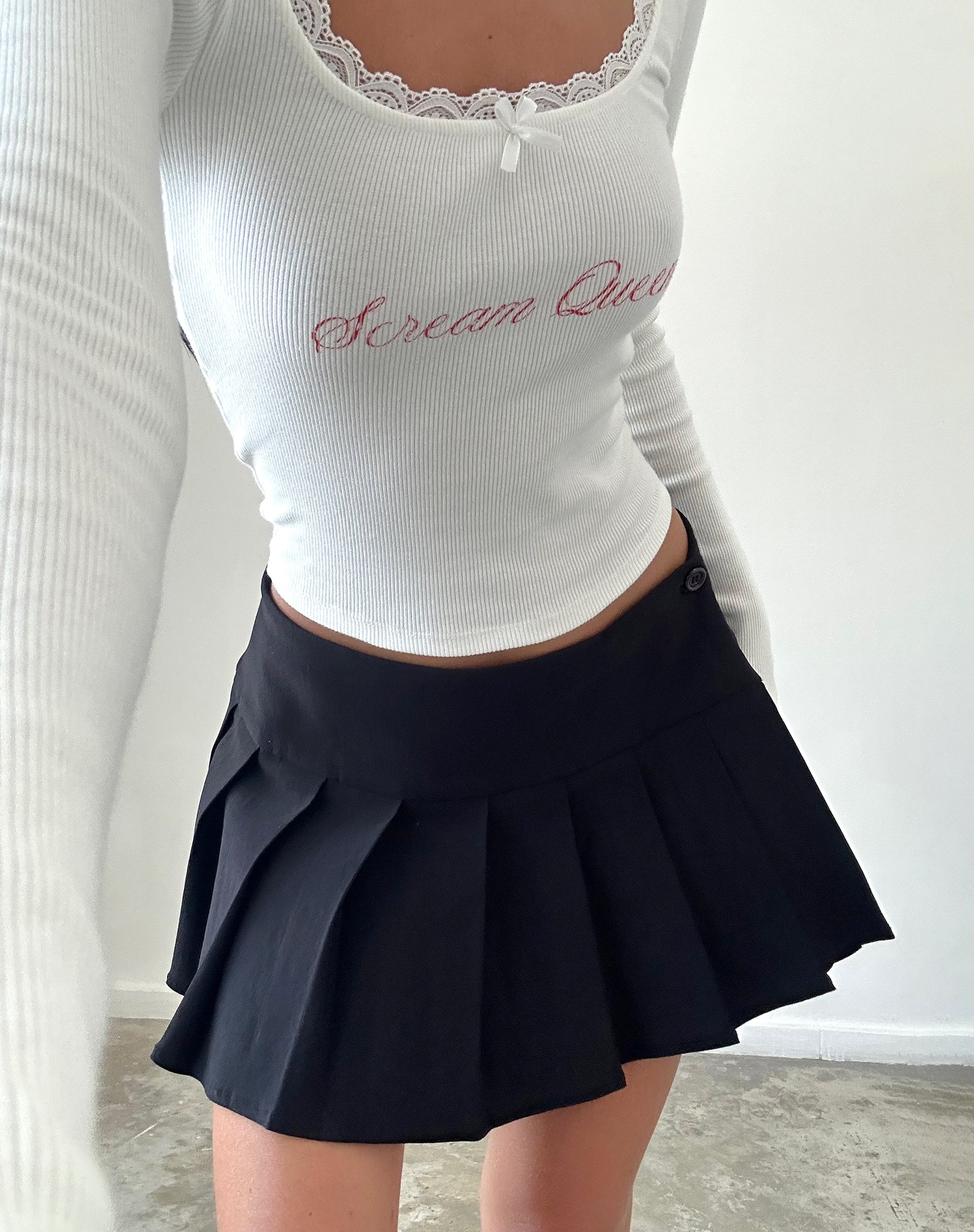 Immagine di Bovita Top a manica lunga in bianco sporco con grafica Scream Queen