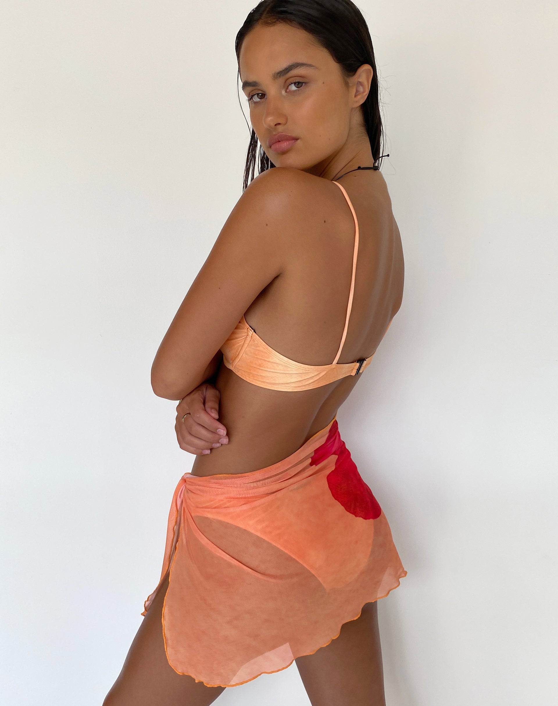 Immagine di Pawon Sarong a rete in fiore arancione