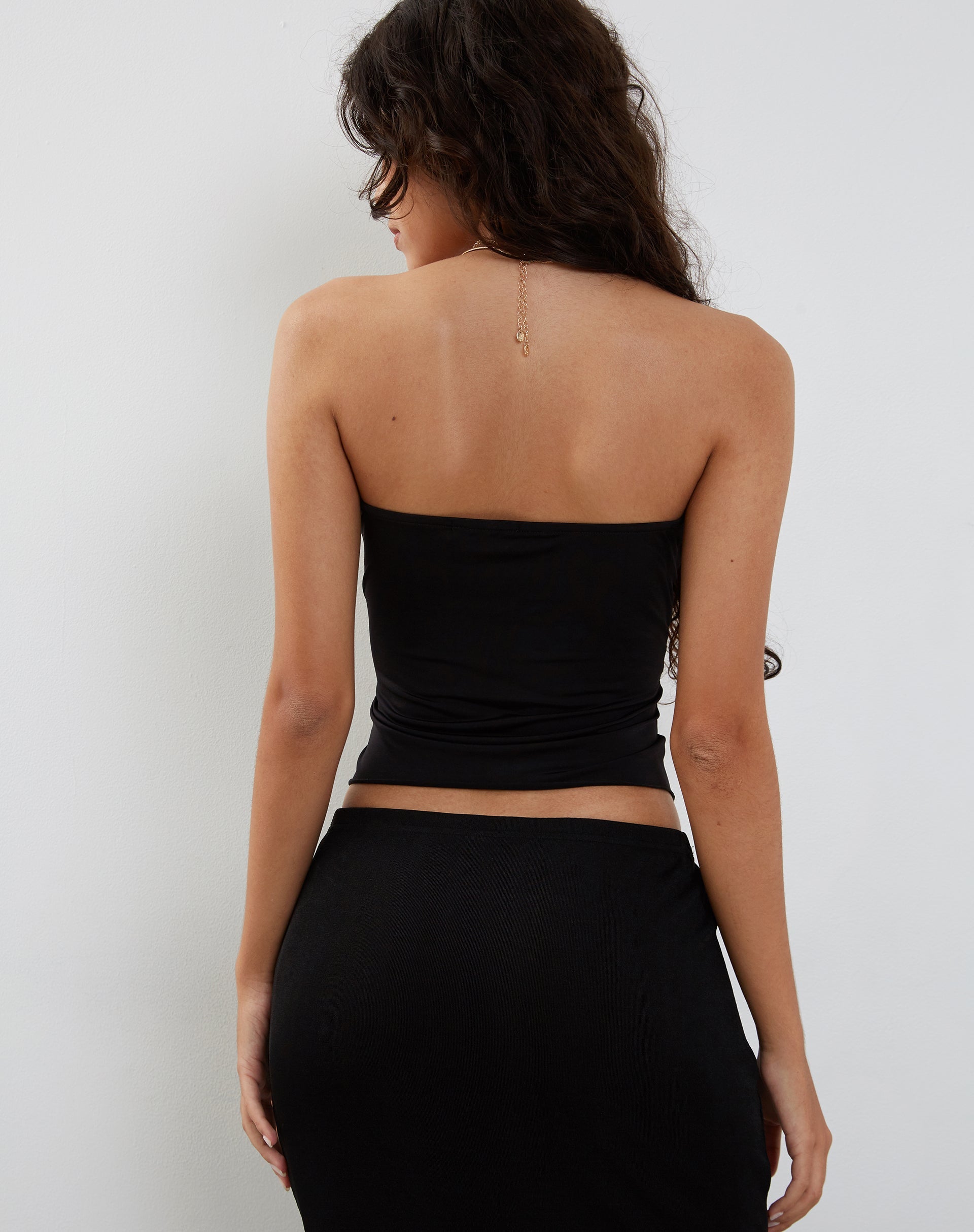 Immagine di Brea Bandeau Top in Nero Slinky