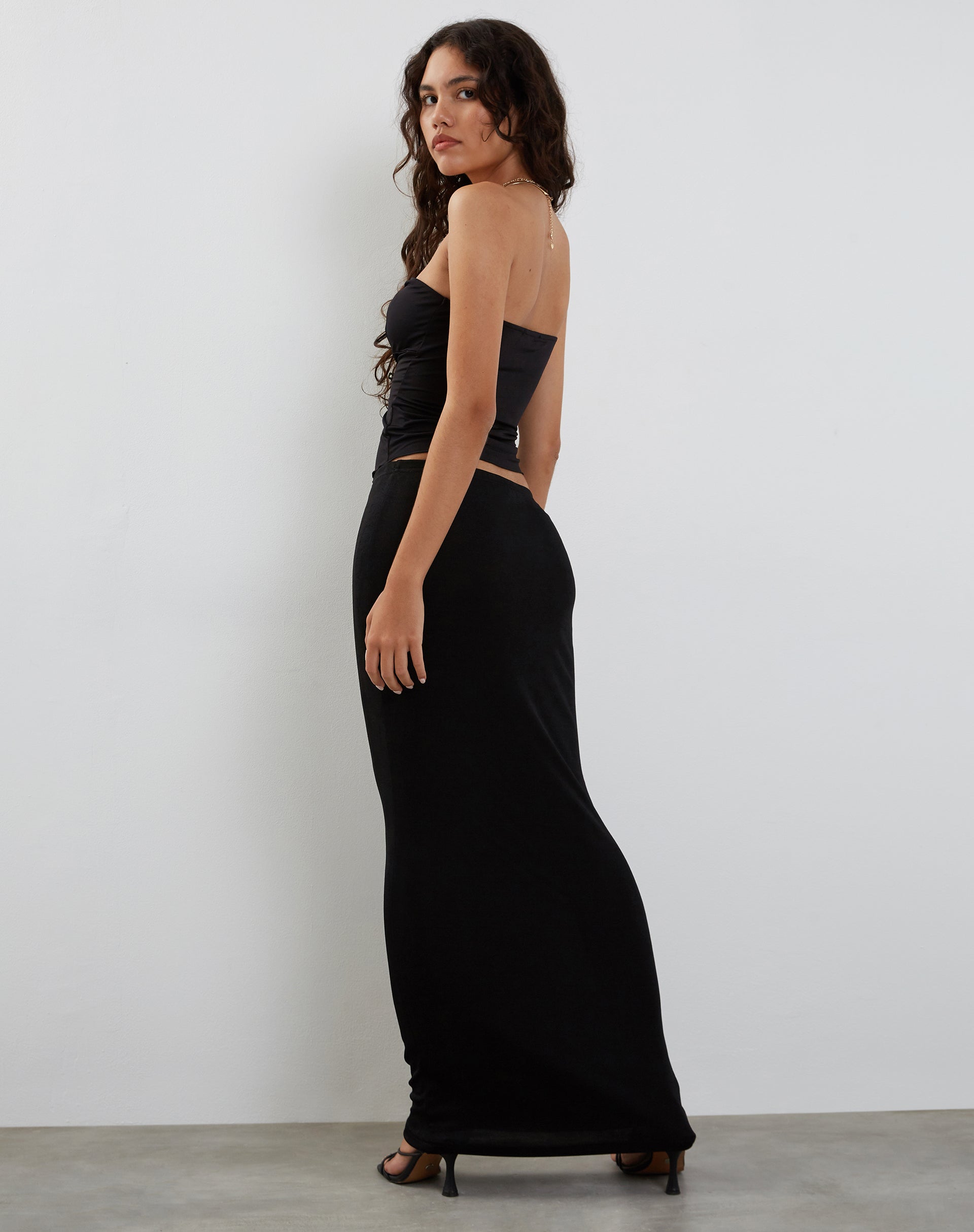 Immagine di Brea Bandeau Top in Nero Slinky