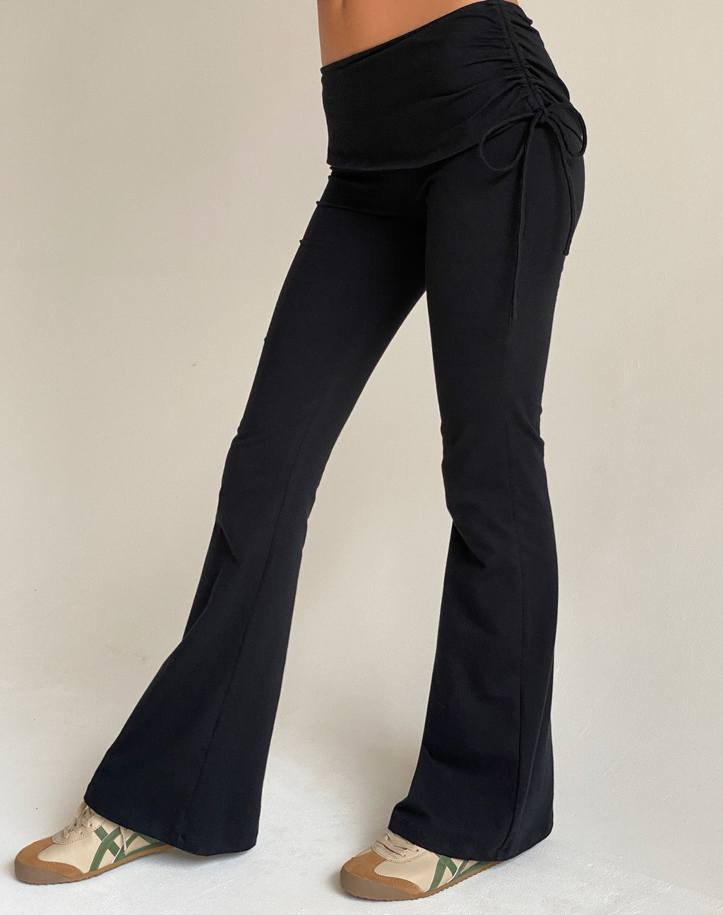 Pantaloni svasati in jersey Jacie in nero