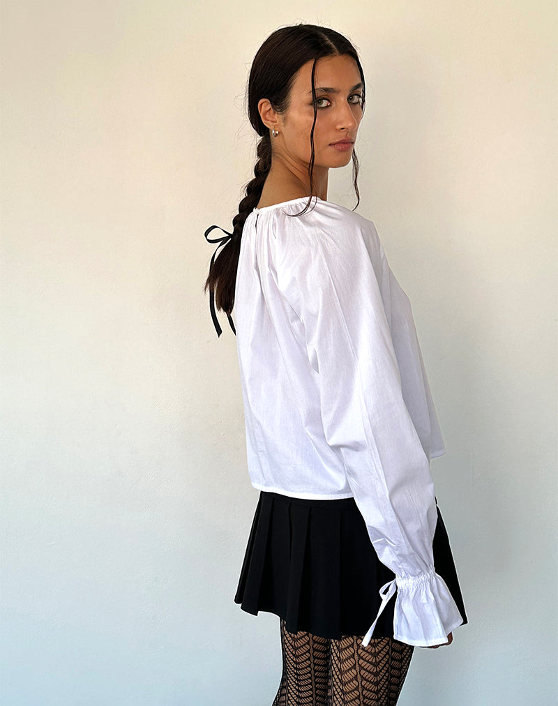 Immagine della blusa Bulila con maniche a cravatta in popeline bianco