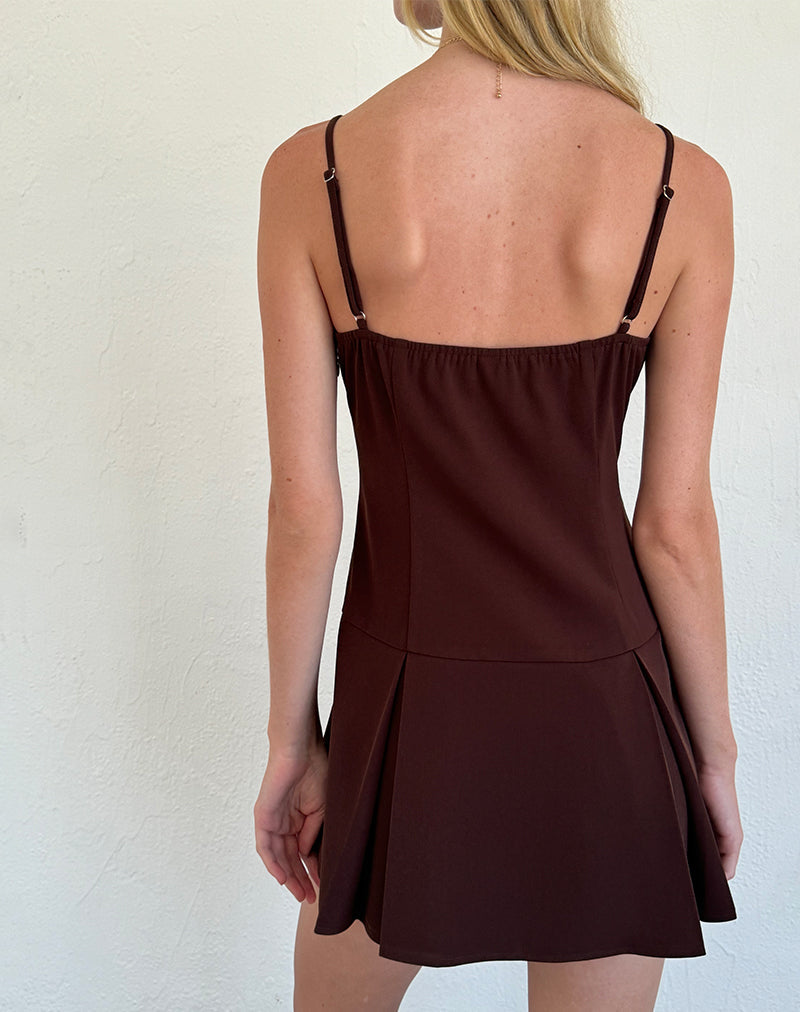 immagine di Calilia Cami Dress in cioccolato amaro con fiocchi rosa