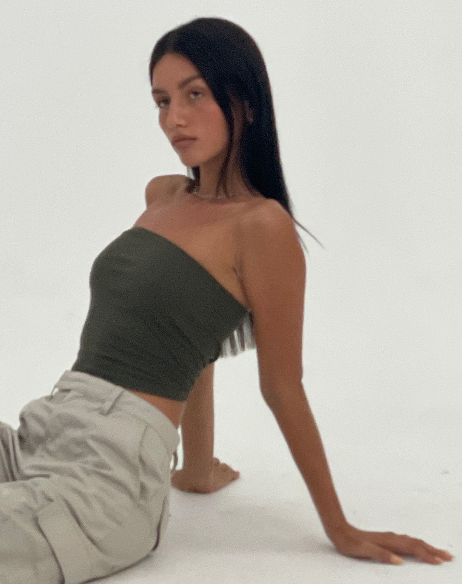 immagine di MOTEL X JACQUIE Shae Top a fascia in oliva