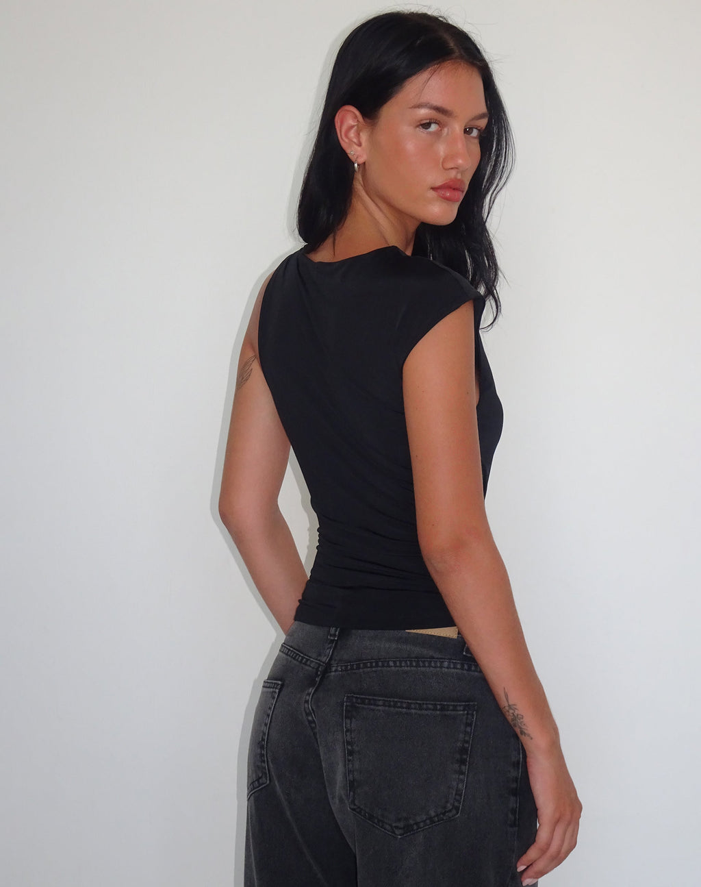 Cambrie - Top senza maniche asimmetrico in nero
