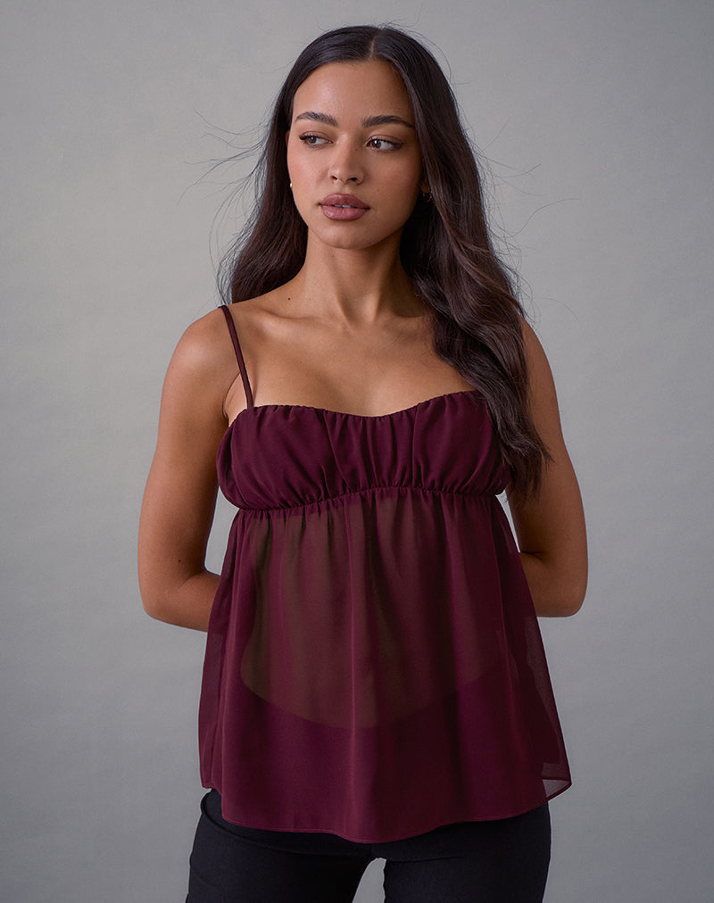 Immagine di Camden Cami Top in raso e chiffon Borgogna