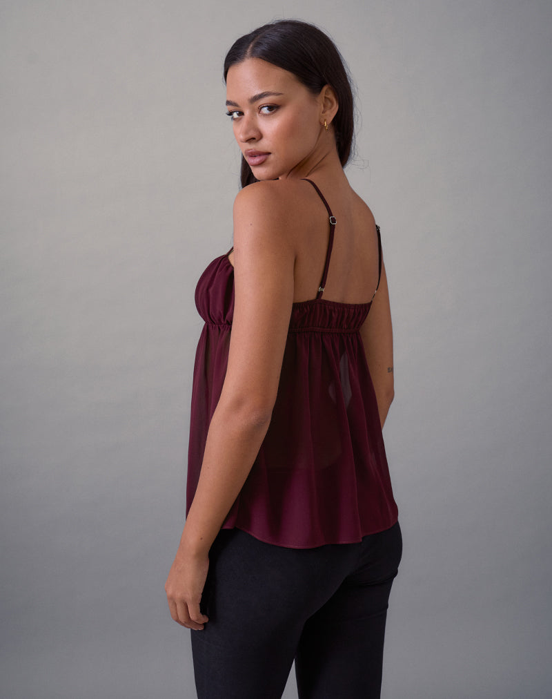 Immagine di Camden Cami Top in raso e chiffon Borgogna