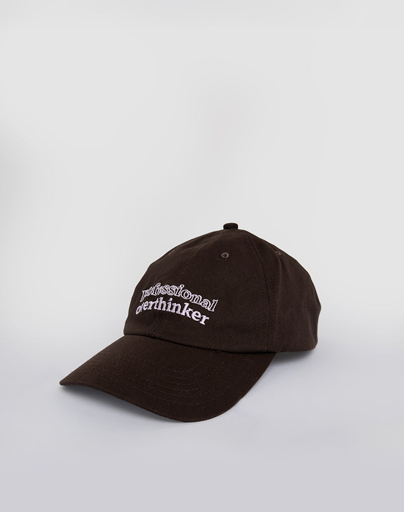 Immagine del berretto in cioccolato amaro con slogan professionale overthinker