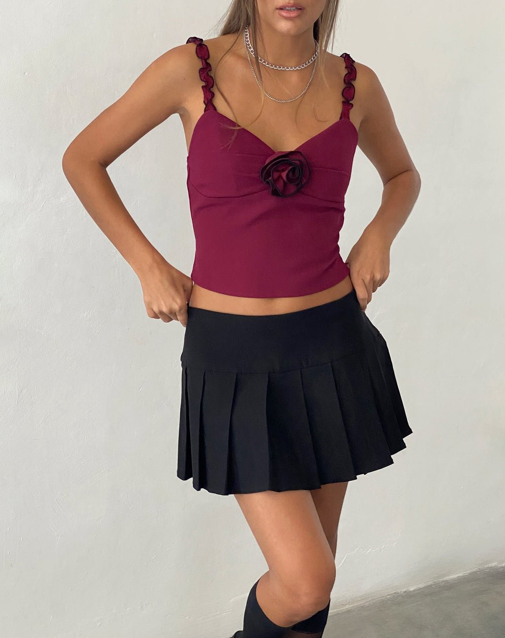 Top Cami Carini in borgogna con rosetta