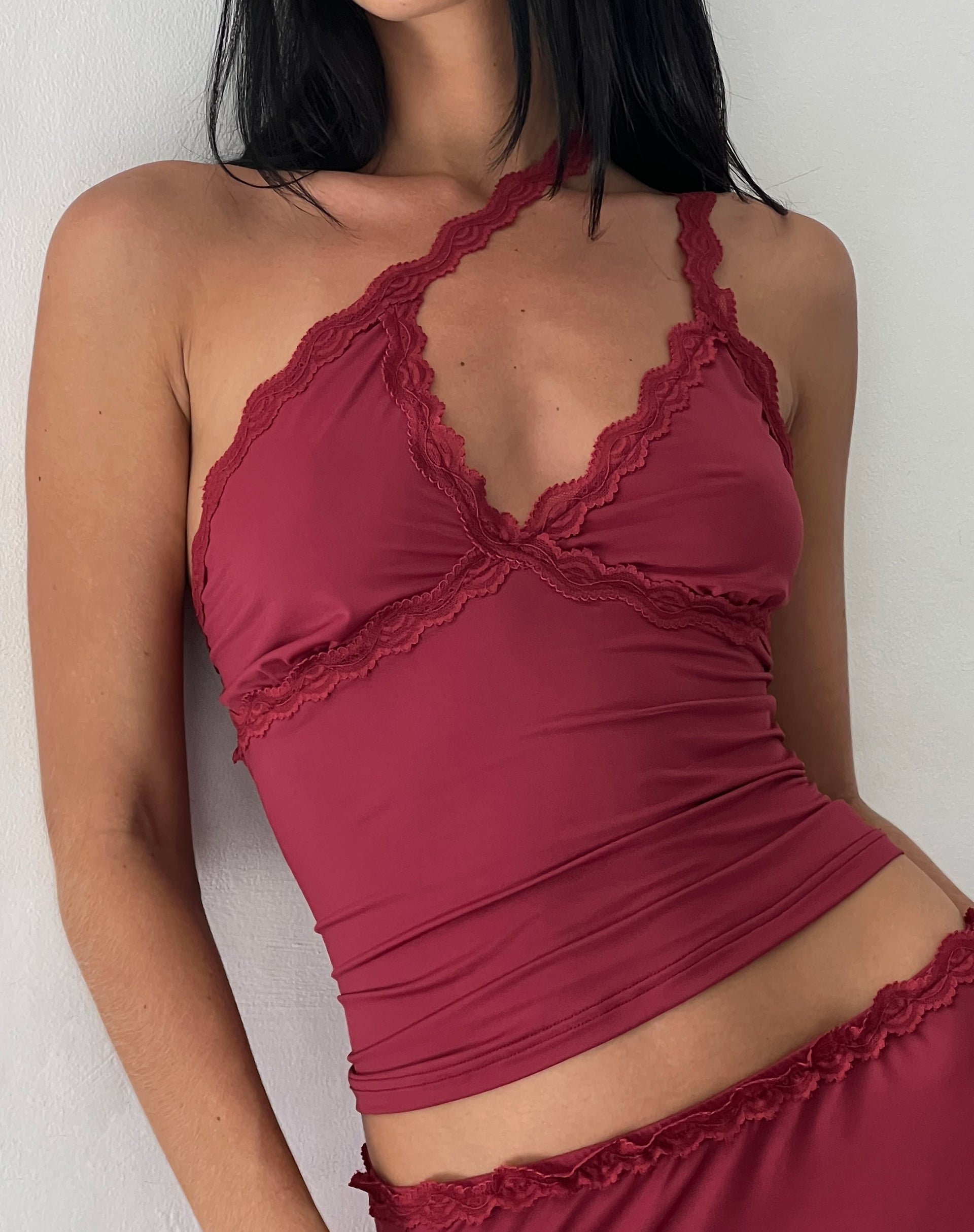 Immagine di Carolina One Shoulder Top in Dark Cherry