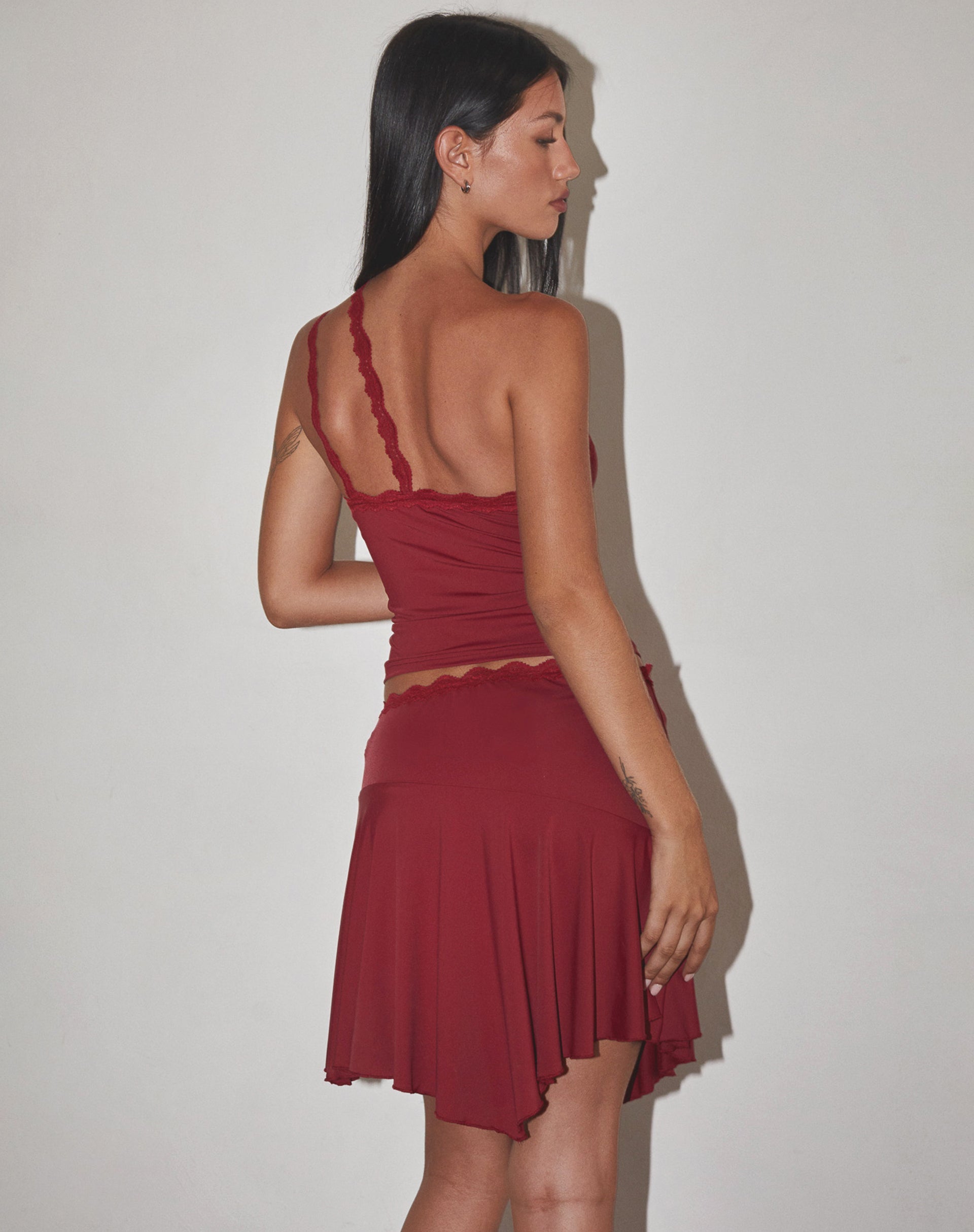 Immagine di Carolina One Shoulder Top in Dark Cherry