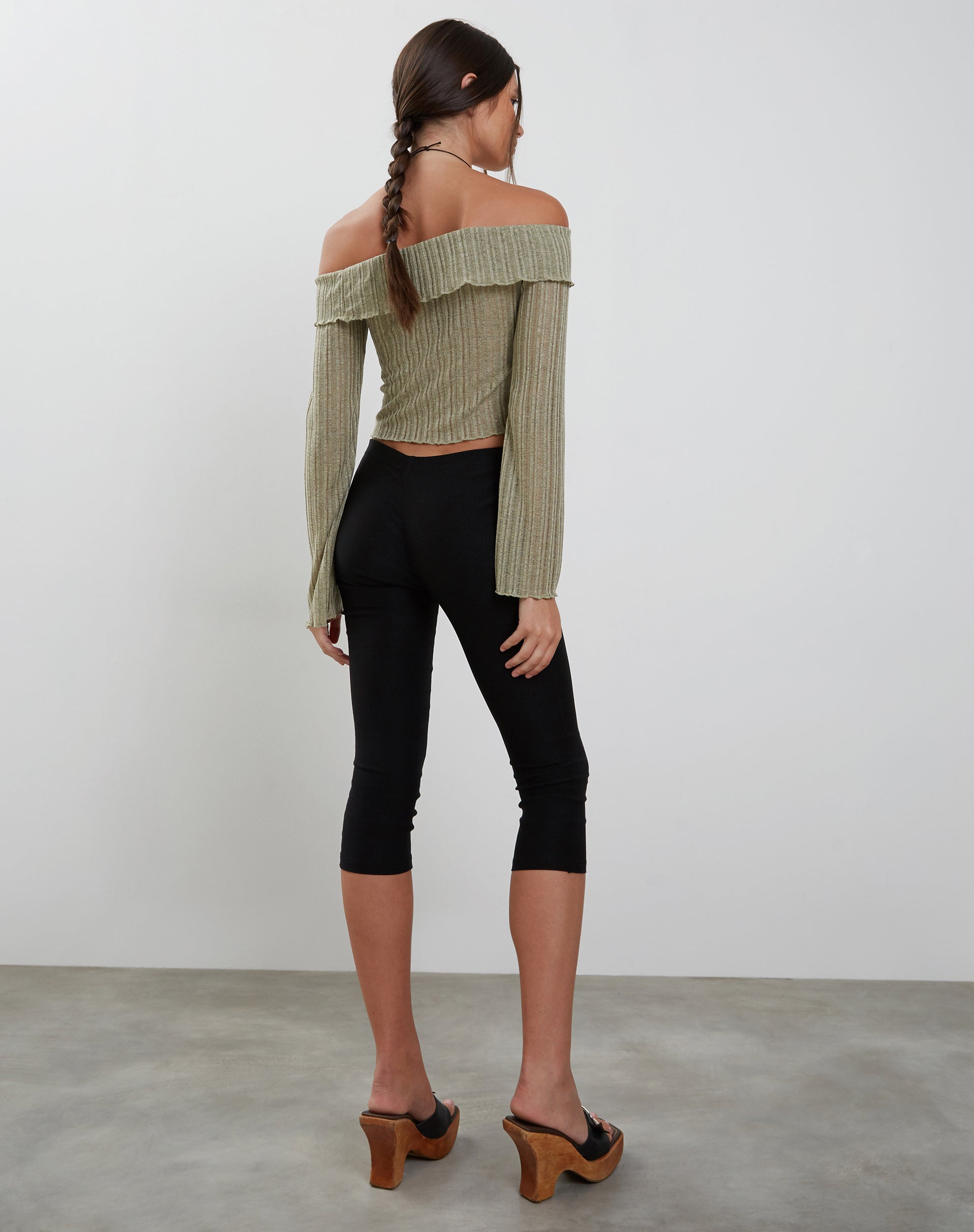 Immagine di Celeste Top in maglia Bardot a maniche lunghe in salvia