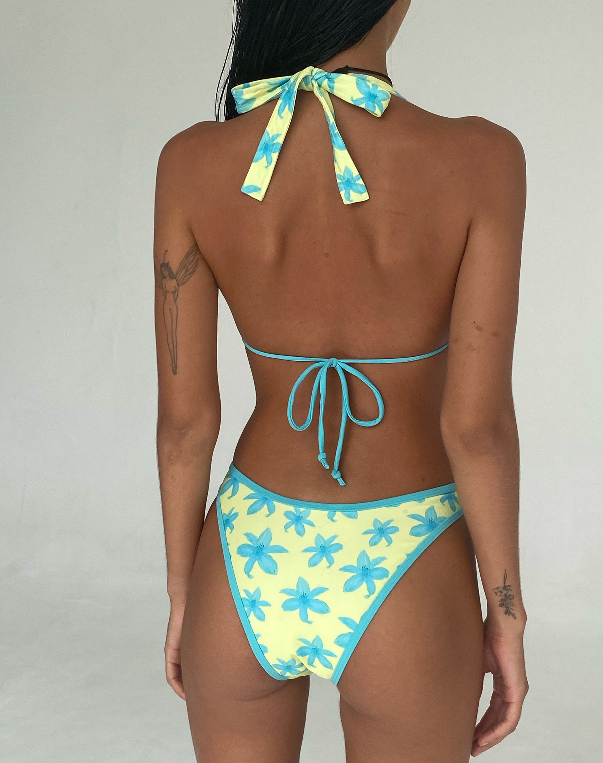 Immagine di Cerry Bikini Top in giallo dipinto di fiori