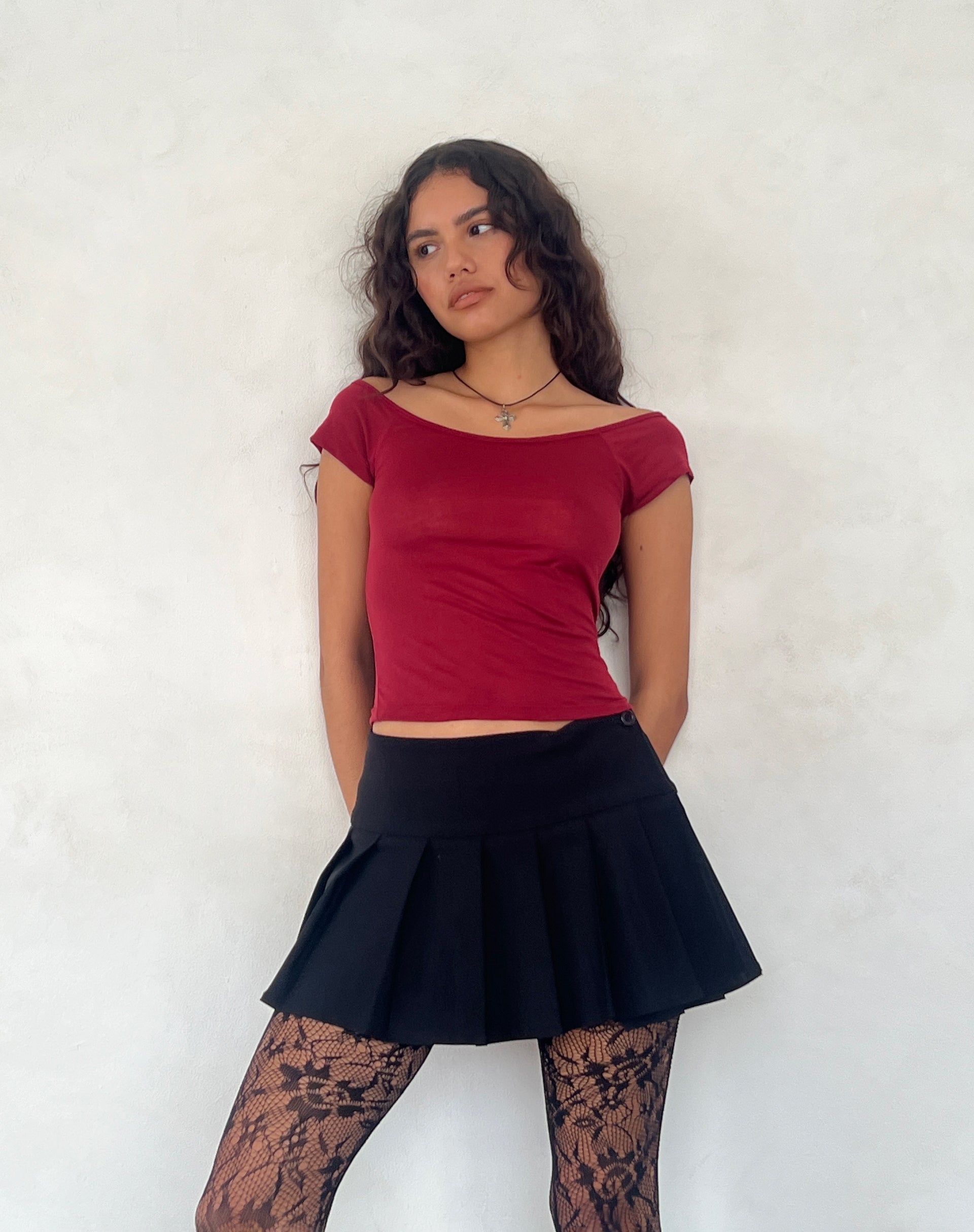 Immagine di Charya Off The Shoulder Top in Adrenaline Red