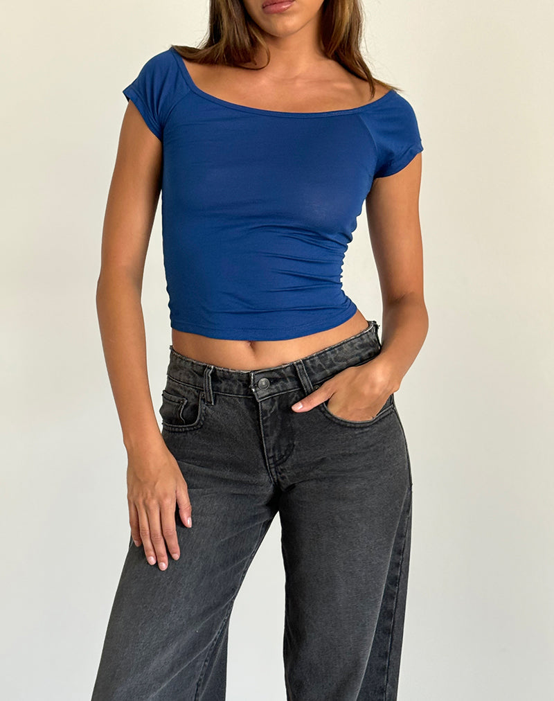 Immagine di Charya Off The Shoulder Top in Dazzling Blue