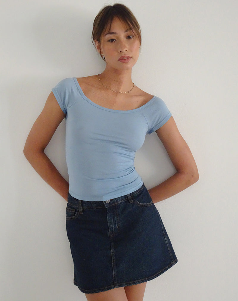 immagine di Charya Off Shoulder Top in blu Nantucket