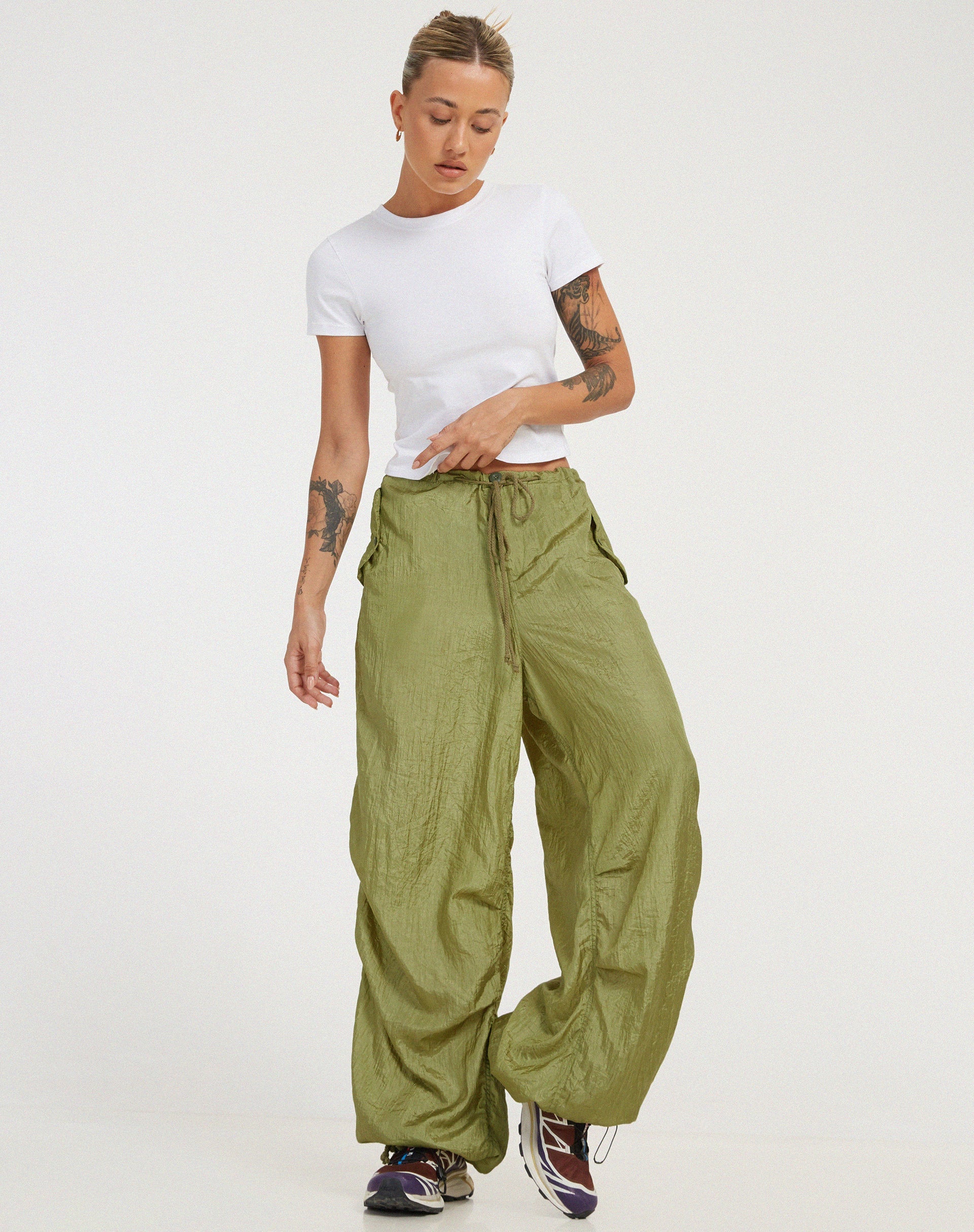 immagine del pantalone con paracadute in sottaceto