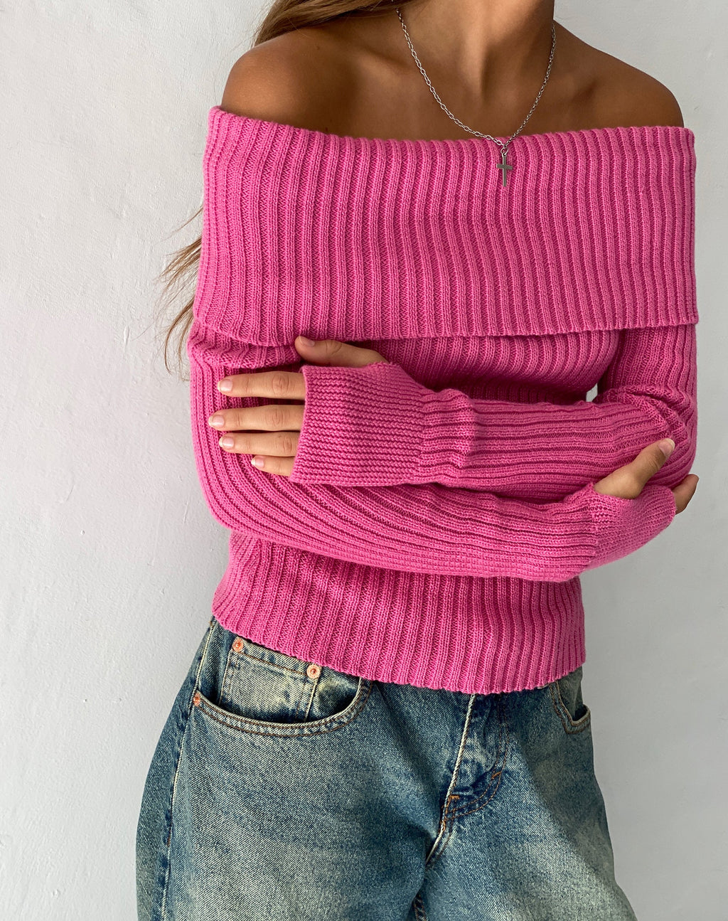Circe - Top in maglia con maniche lunghe e senza spalle in rosa caldo