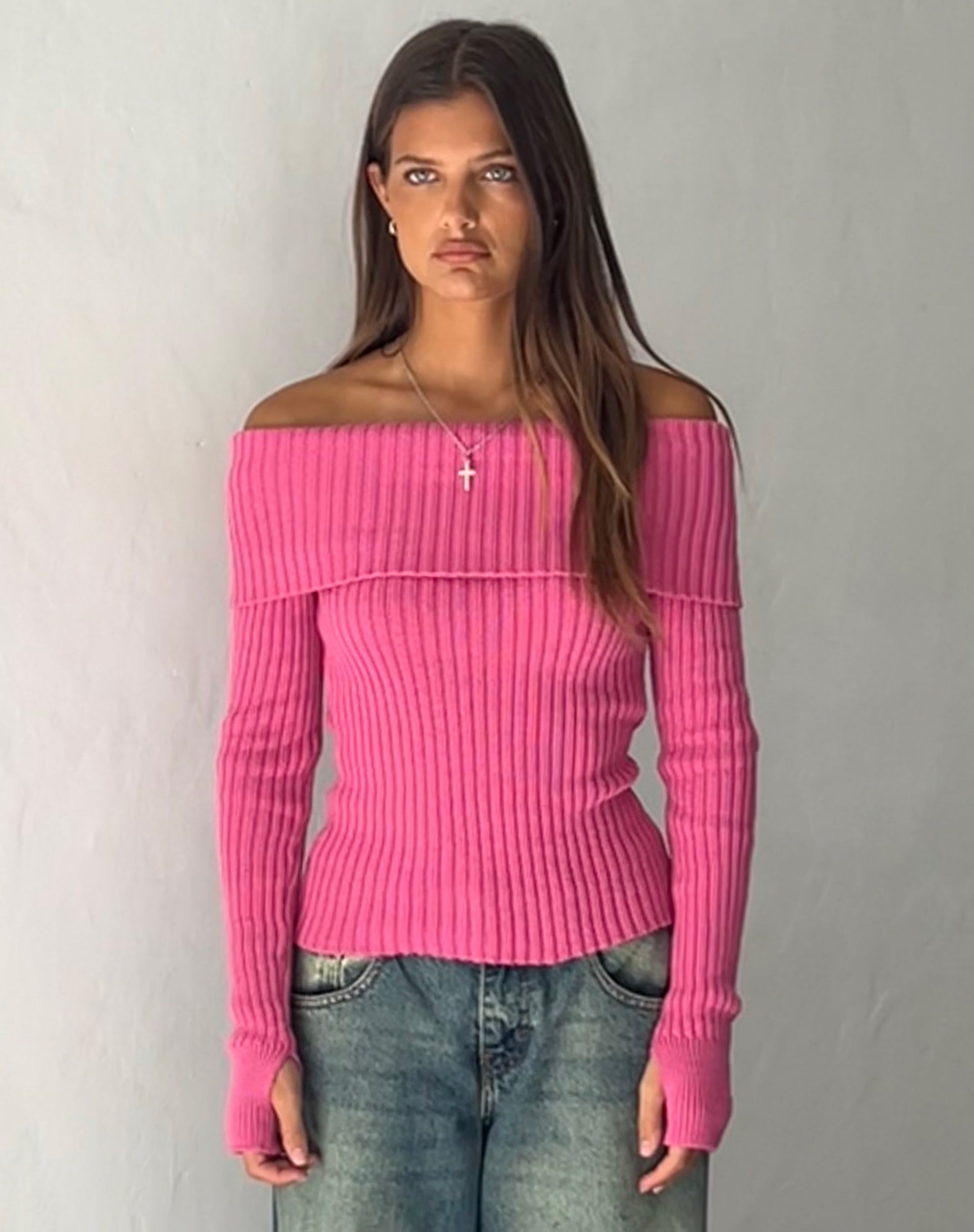Immagine di Circe - Top in maglia a manica lunga con spalle scoperte - Rosa caldo