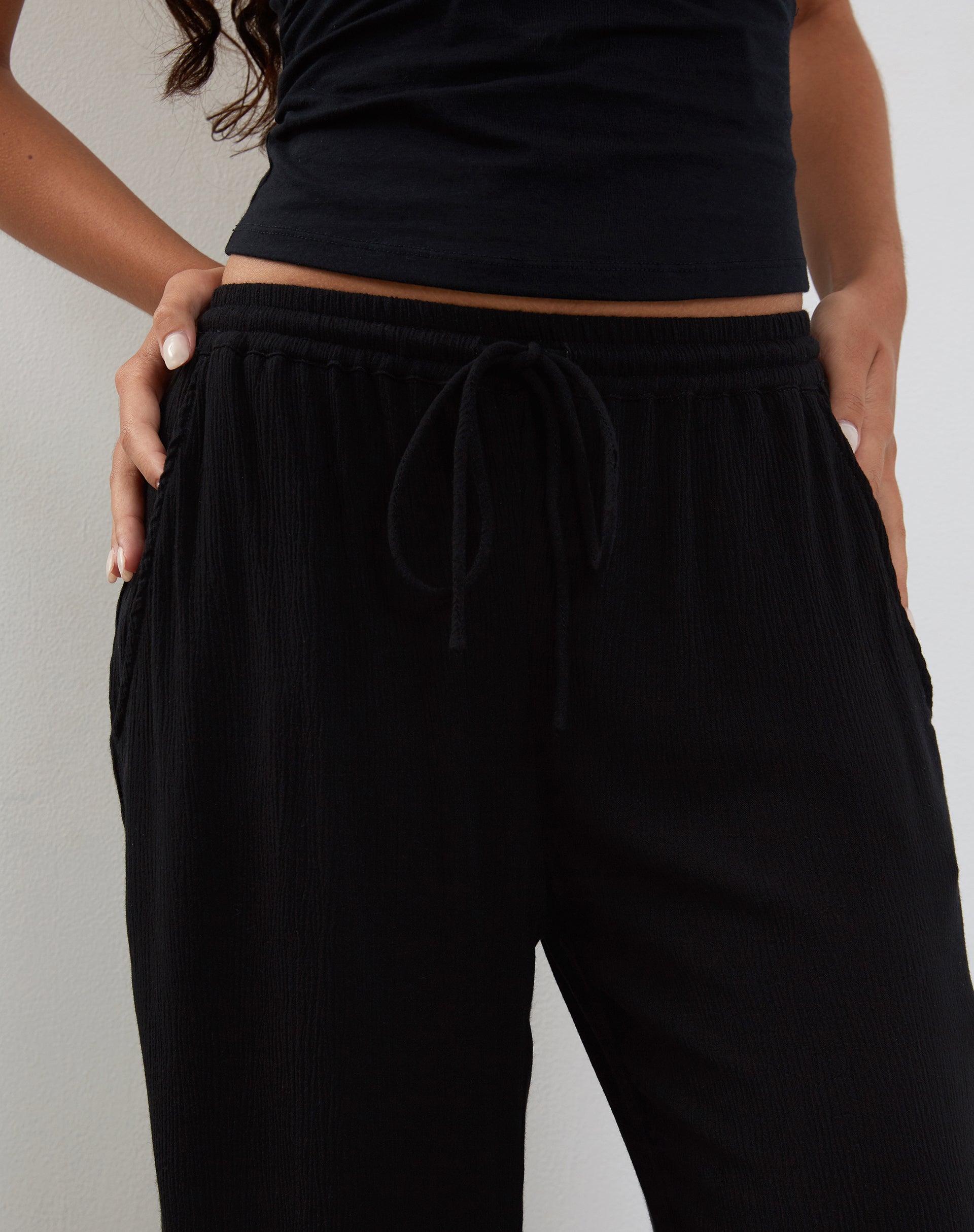 immagine di Cisa - Pantaloni a gamba larga in nero stropicciato