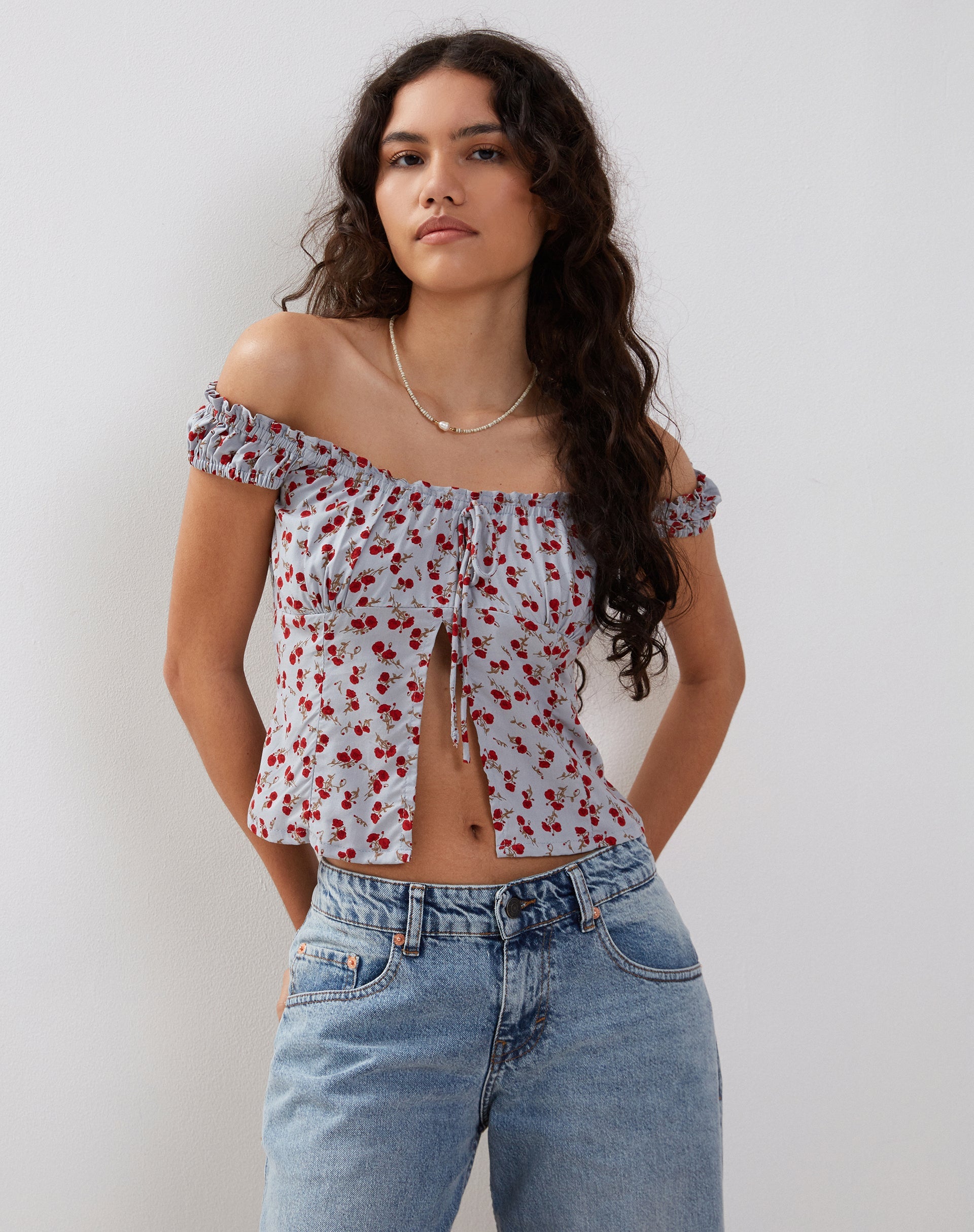 Immagine di Citra Bardot Frill Top in Blue Floral Ditsy