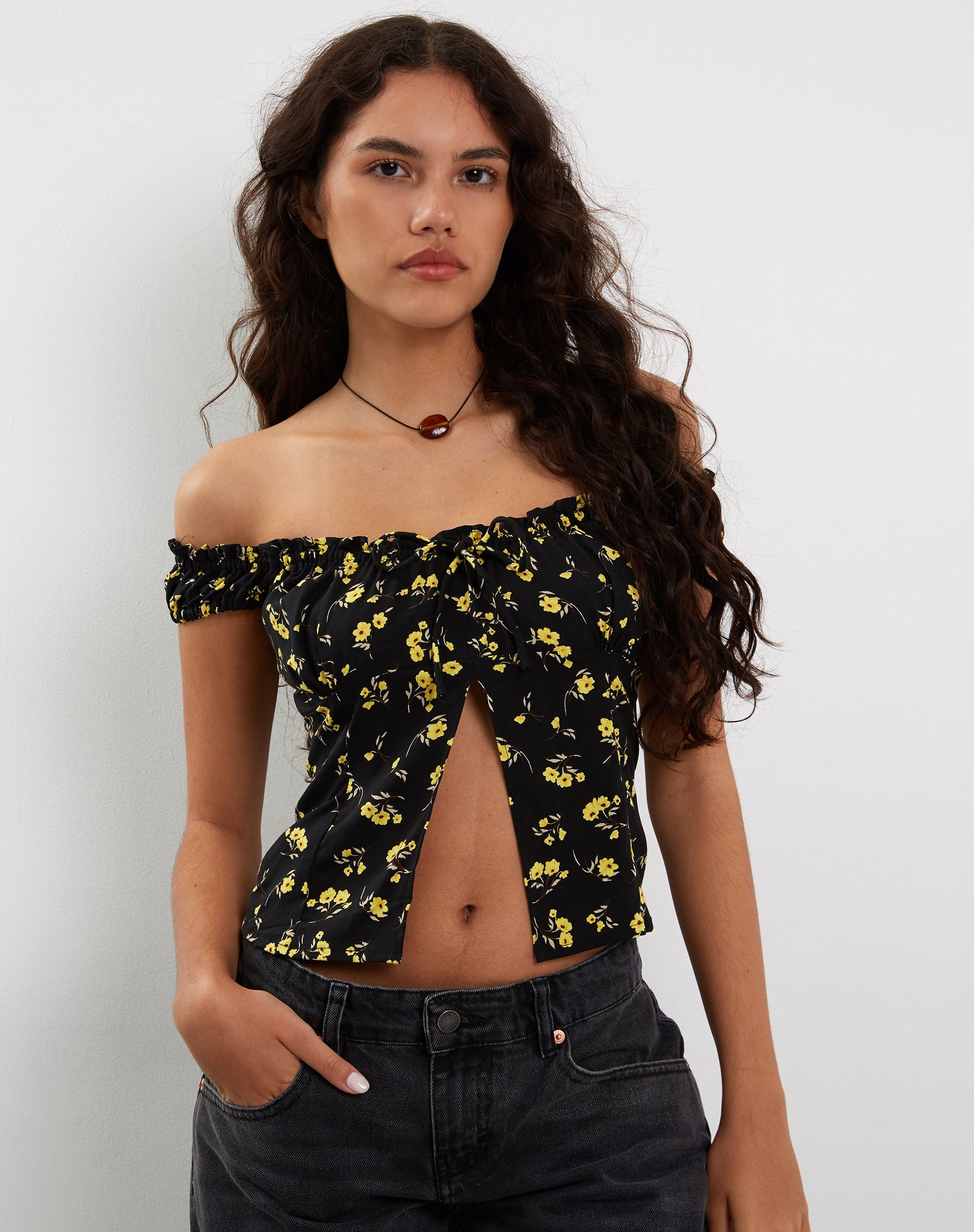 Immagine di Citra Bardot Frill Top in Buttercup Nero Giallo