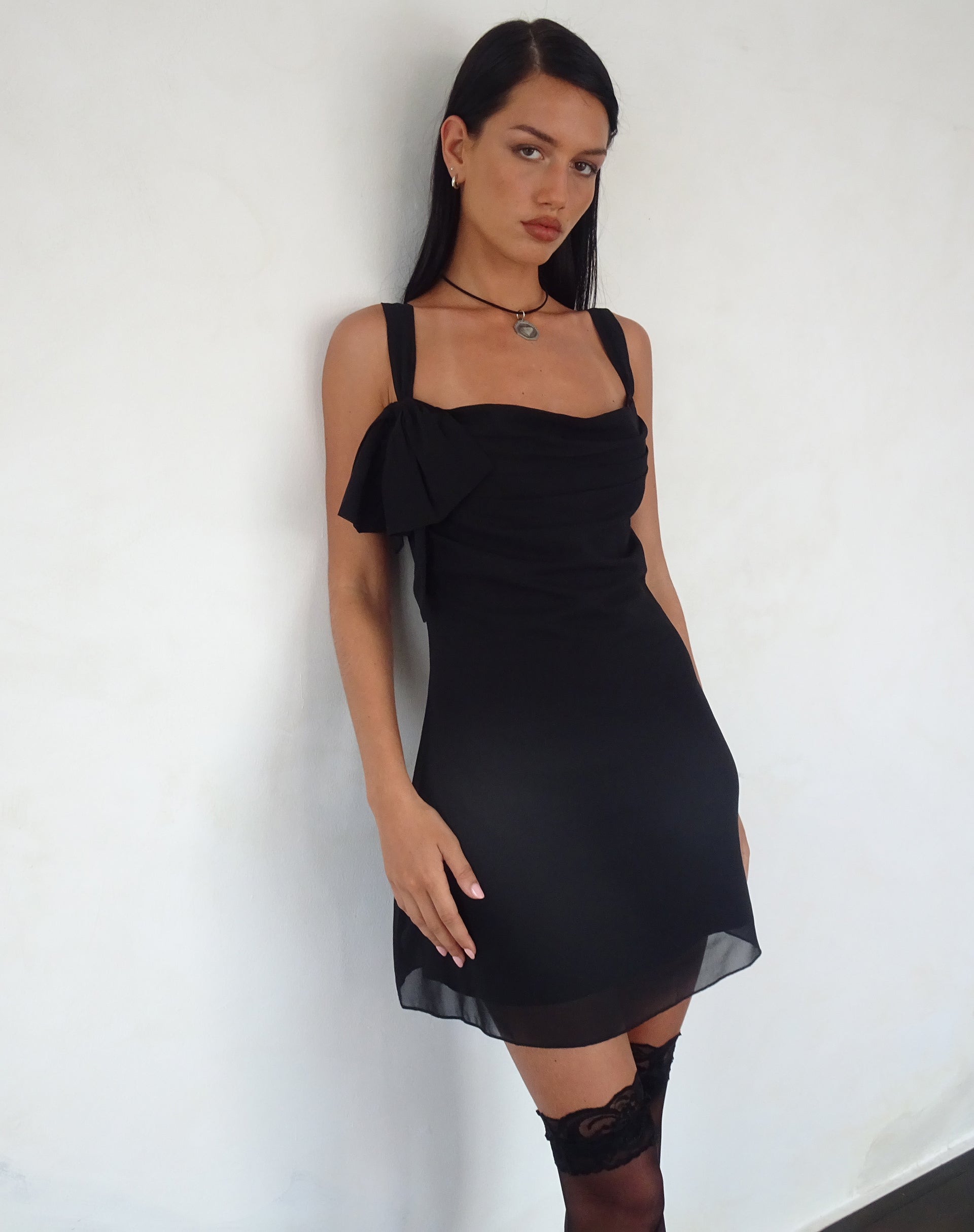 Immagine di Coraline Mini Abito con fiocco in chiffon nero