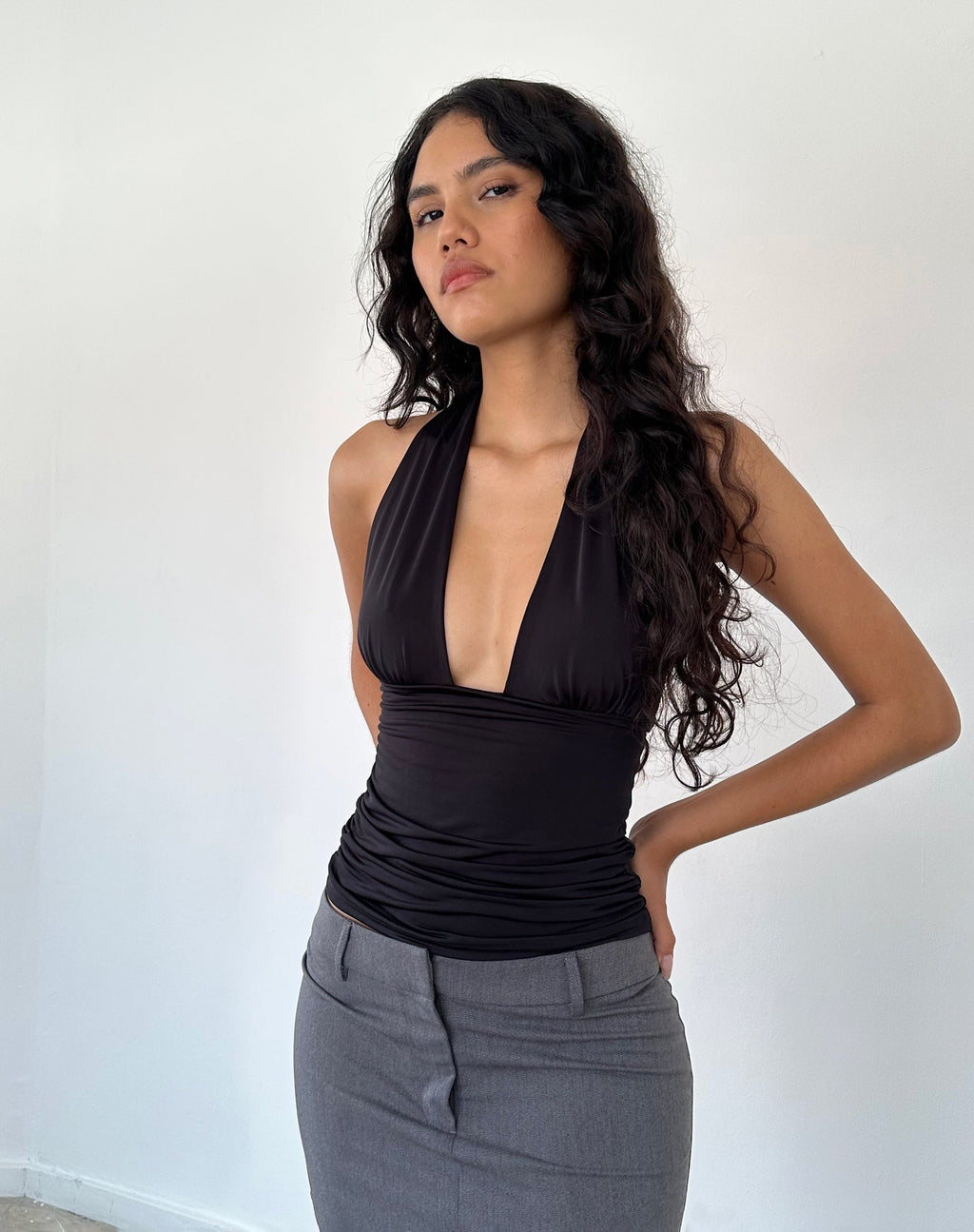 Top Cosimo con collo alto in nero Slinky